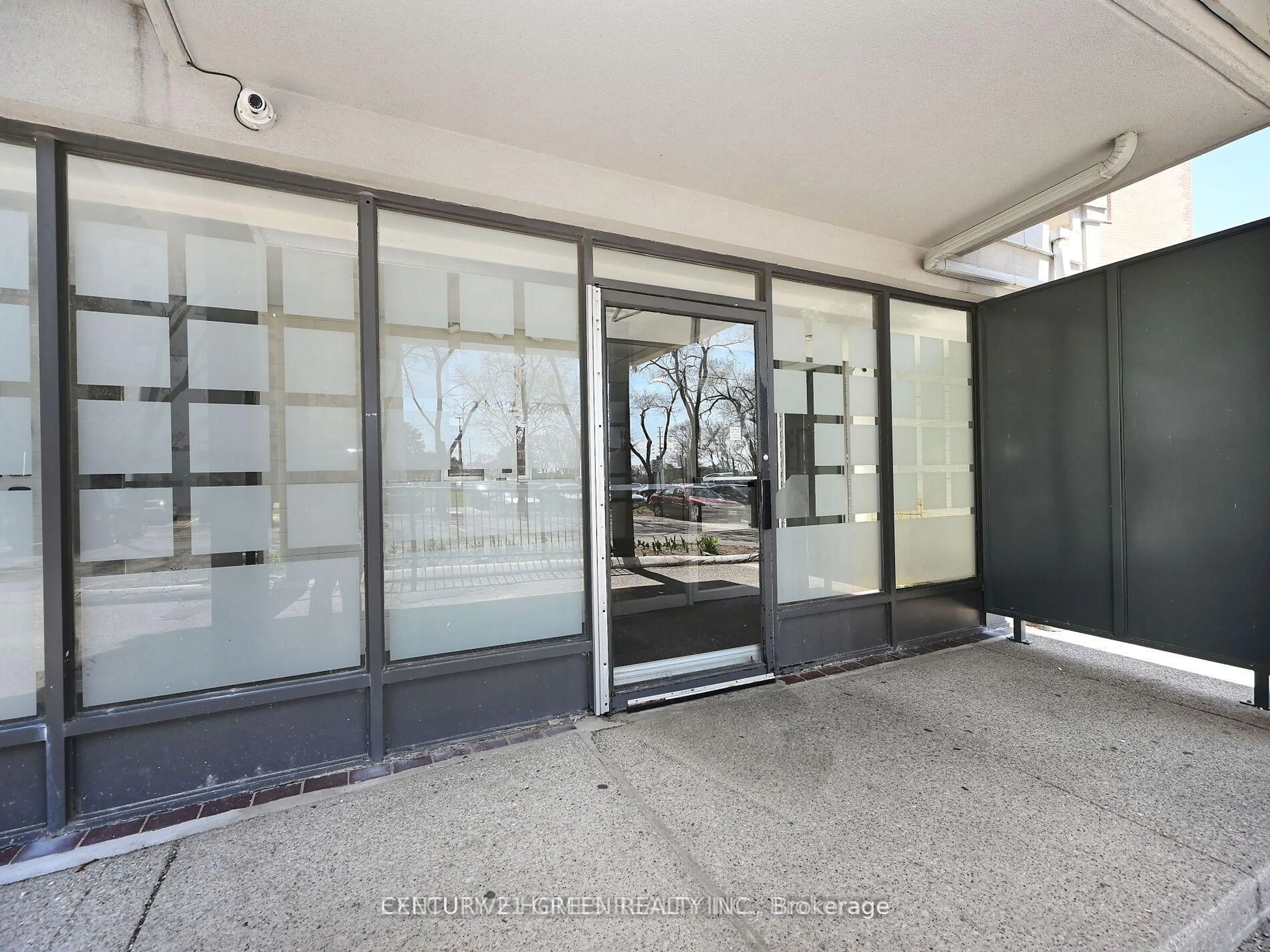Indoor foyer for 3065 Queen Frederica Dr #902, Mississauga Ontario L4Y 3A3