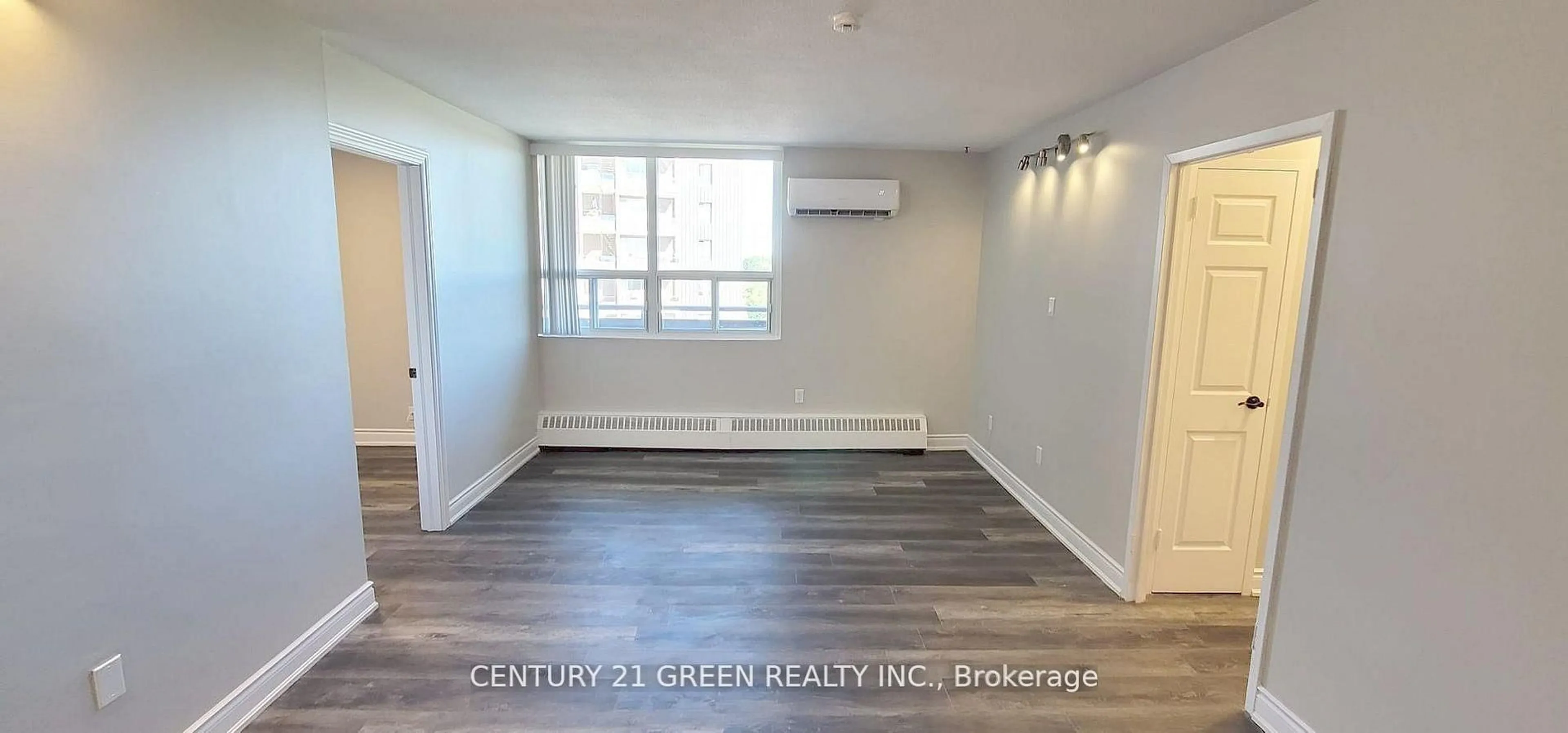 A pic of a room for 3065 Queen Frederica Dr #902, Mississauga Ontario L4Y 3A3
