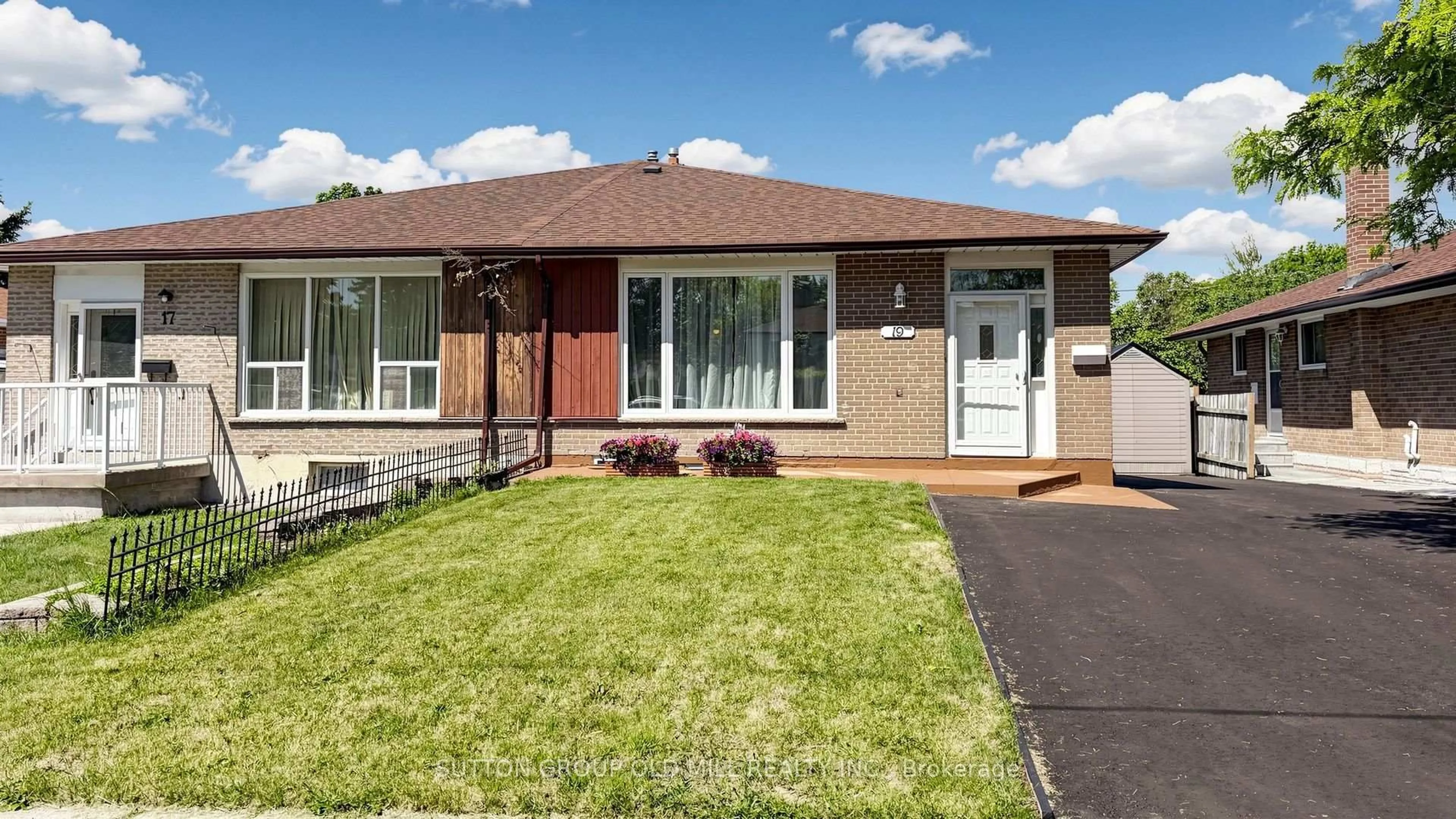 Home with brick exterior material, street for 19 Ascot Ave, Brampton Ontario L6T 2P3
