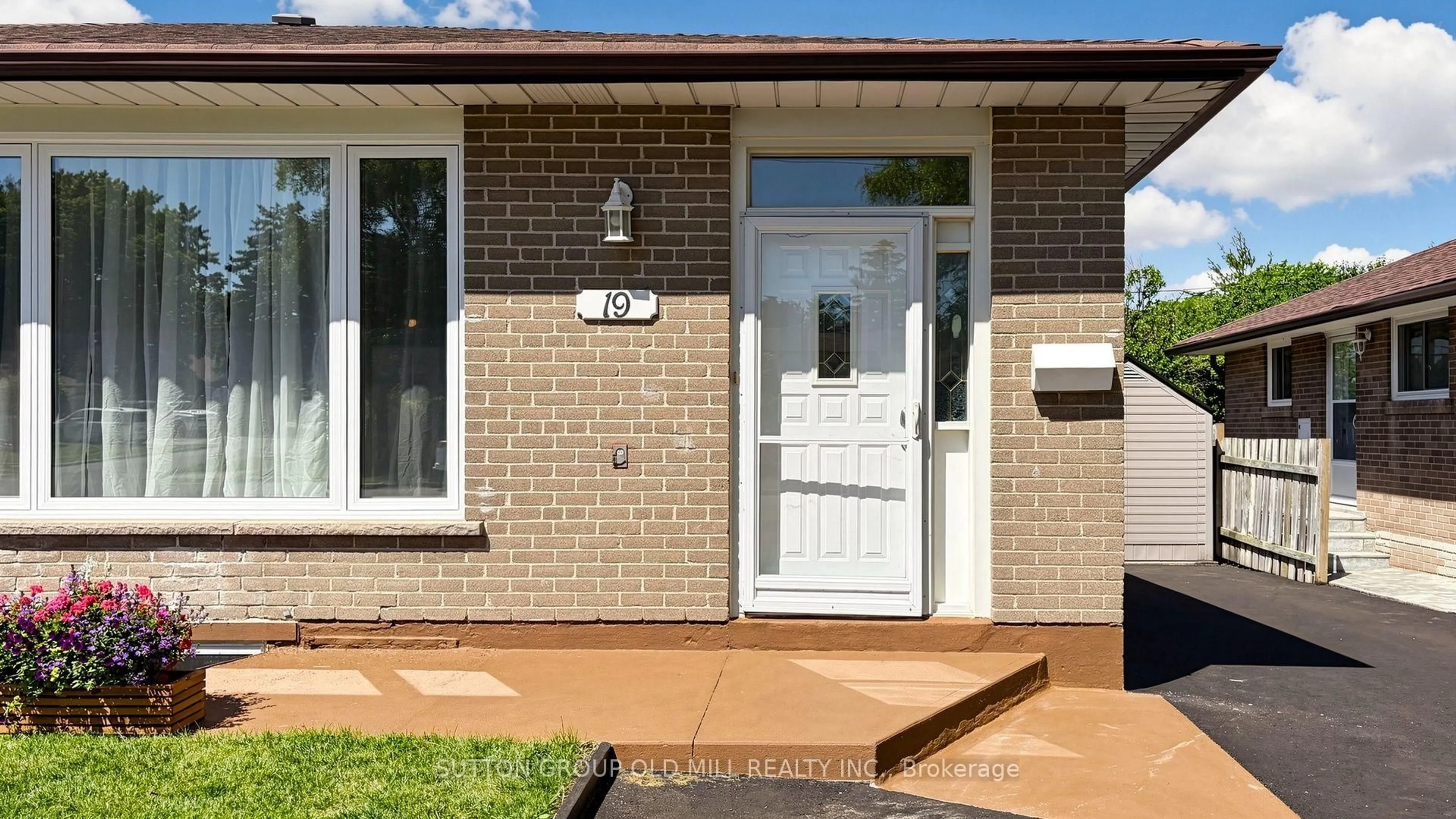 Home with brick exterior material, street for 19 Ascot Ave, Brampton Ontario L6T 2P3