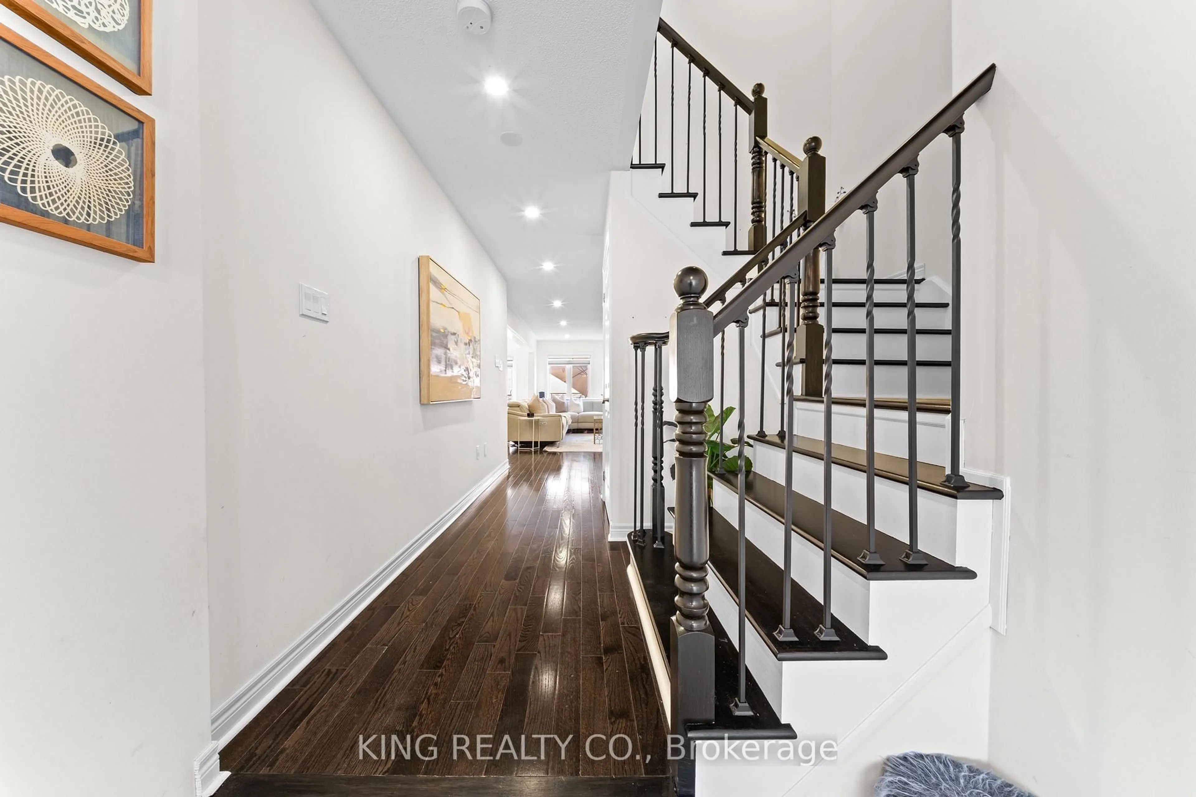 Indoor entryway for 1458 Bews Landing, Milton Ontario L9T 8T8