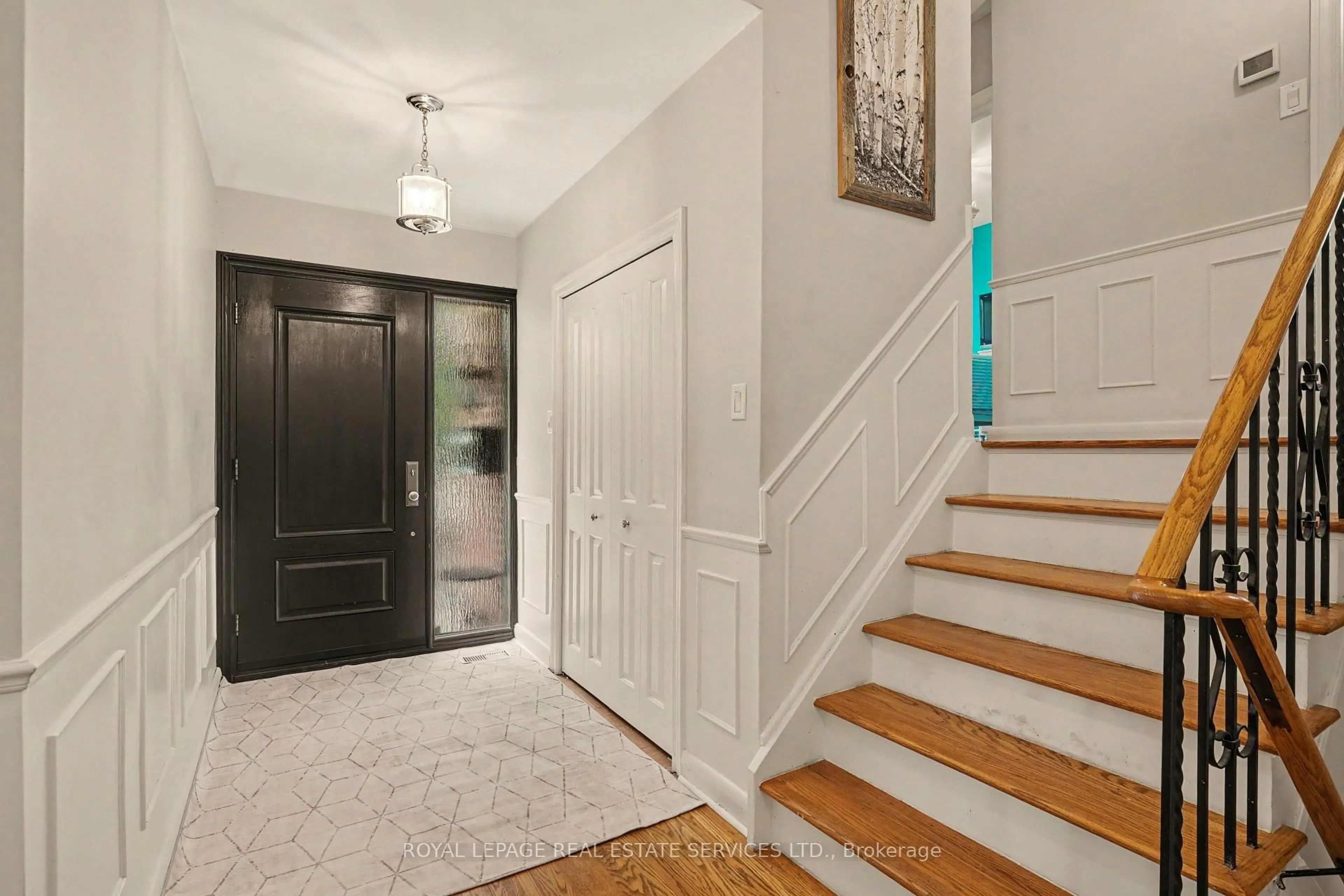 Indoor entryway for 14 Mossford Crt, Toronto Ontario M9B 5T4