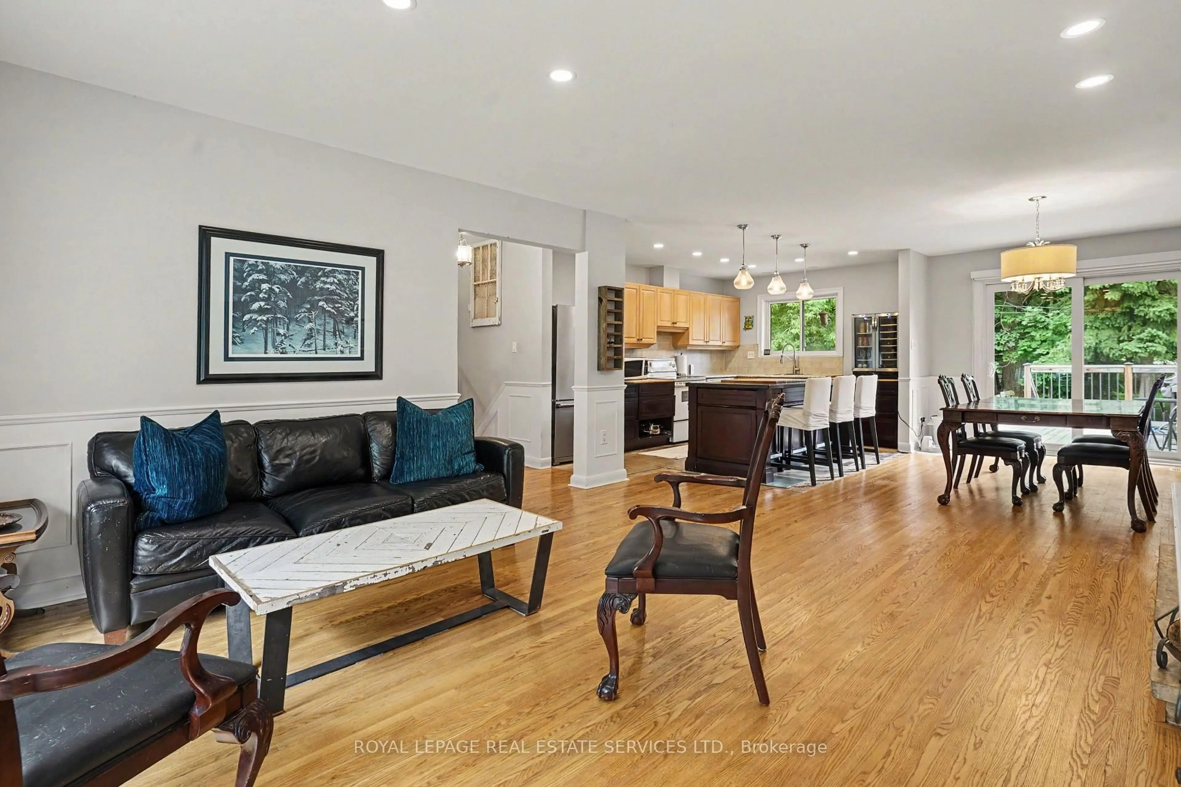 Living room with furniture, unknown for 14 Mossford Crt, Toronto Ontario M9B 5T4