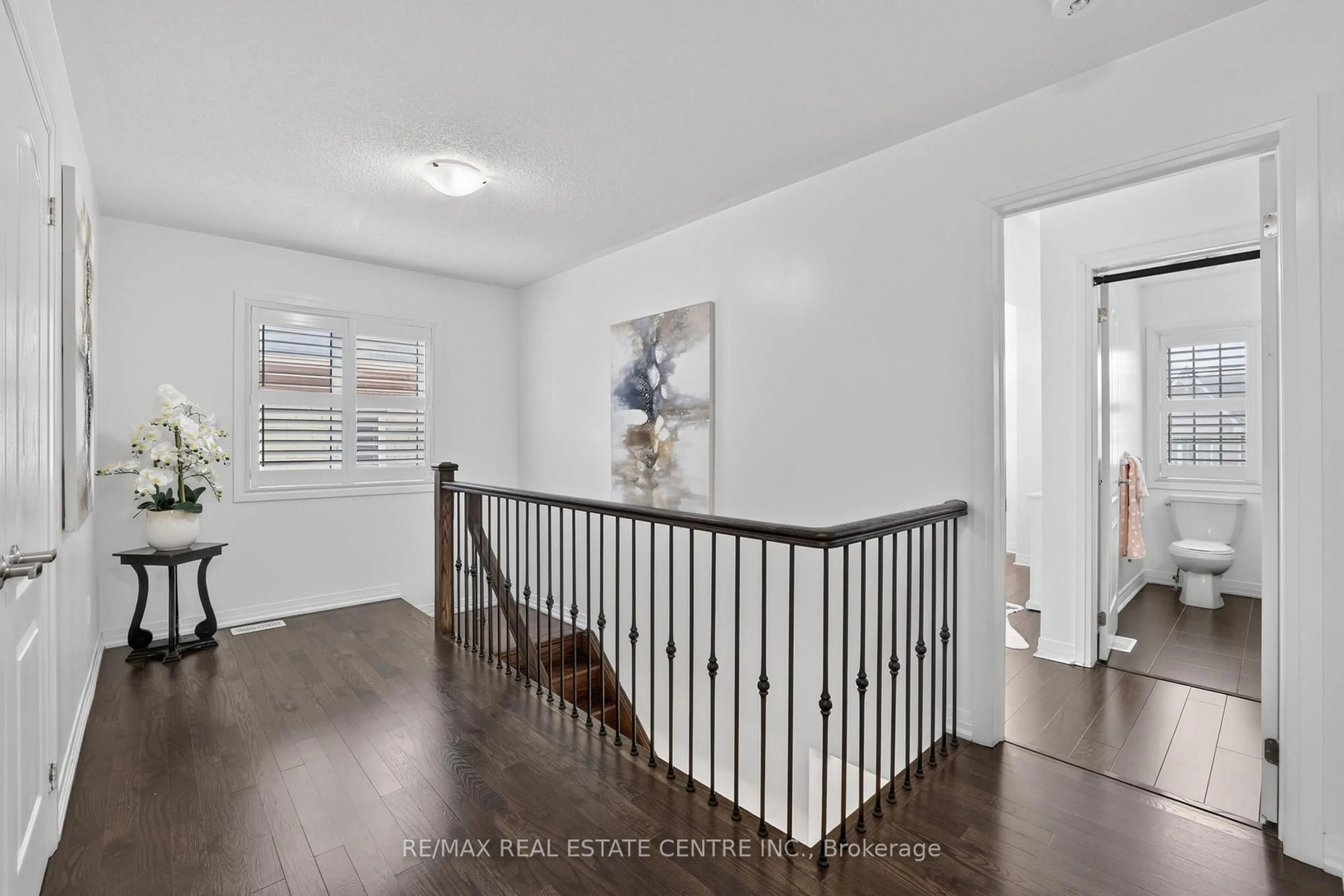 Indoor entryway for 27 Drew Brown Blvd, Orangeville Ontario L9W 6Z4
