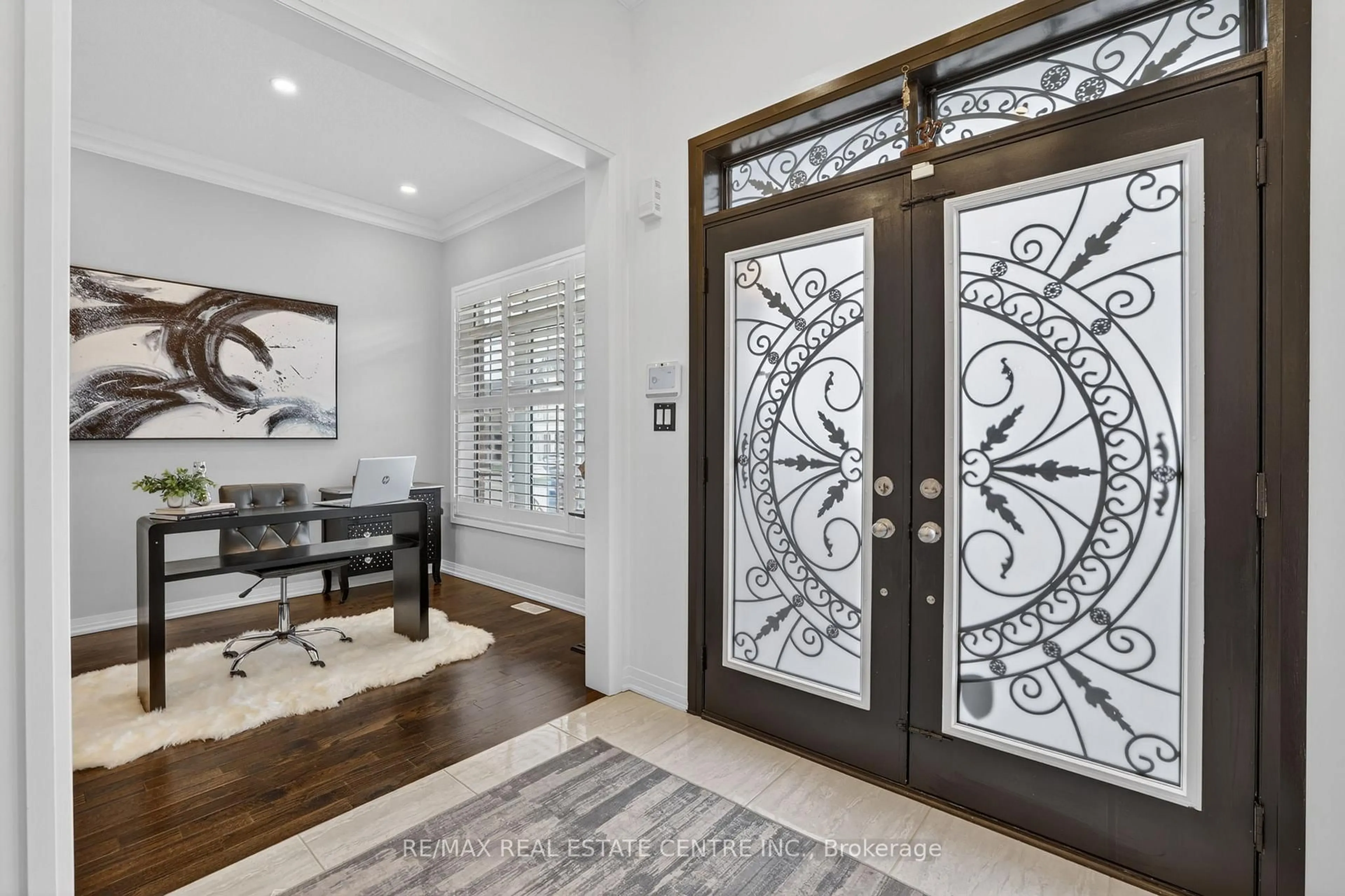 Indoor entryway for 27 Drew Brown Blvd, Orangeville Ontario L9W 6Z4