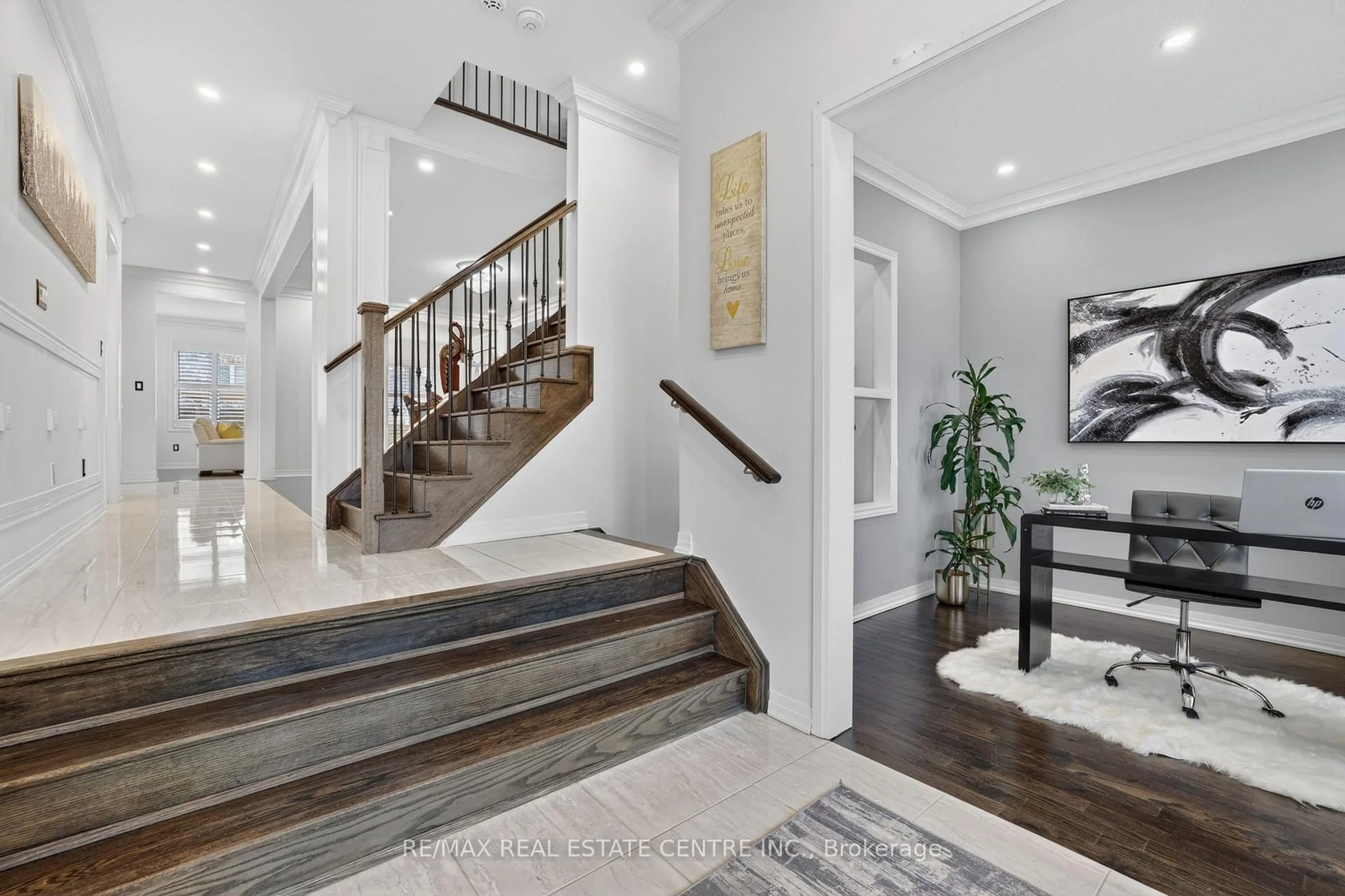 Indoor entryway for 27 Drew Brown Blvd, Orangeville Ontario L9W 6Z4