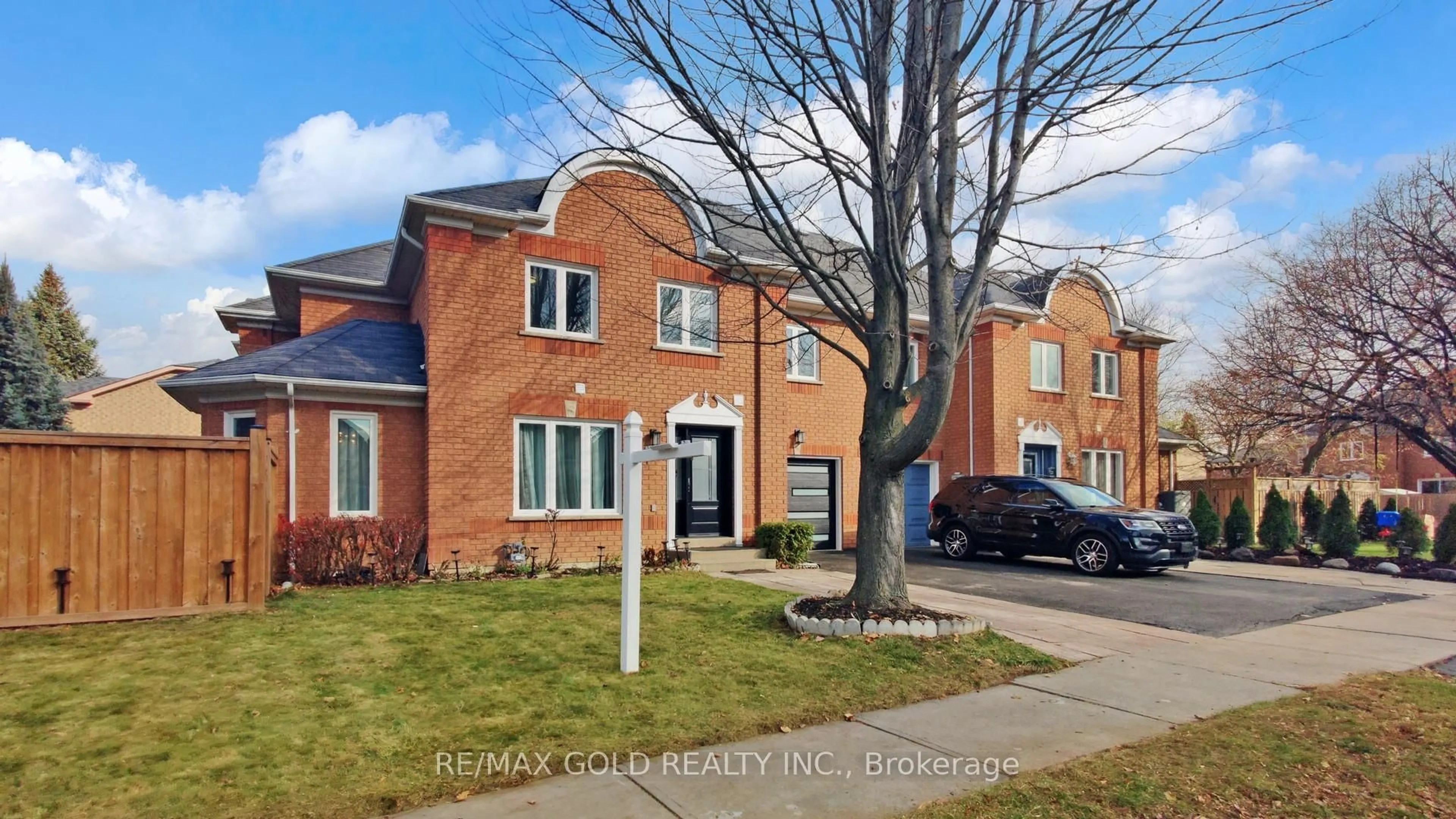 A pic from outside/outdoor area/front of a property/back of a property/a pic from drone, street for 20 Clover Bloom Rd, Brampton Ontario L6R 1R8