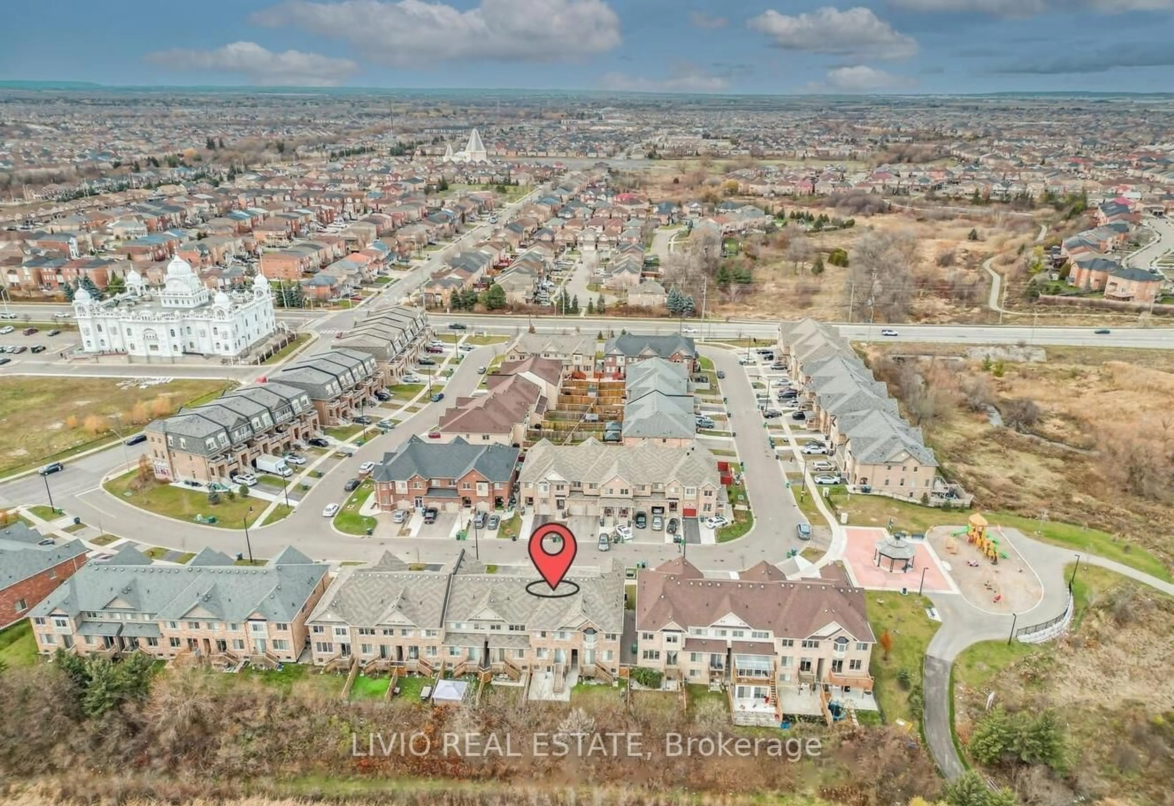 A pic from outside/outdoor area/front of a property/back of a property/a pic from drone, street for 34 Davenfield Circ, Brampton Ontario L6P 4M2