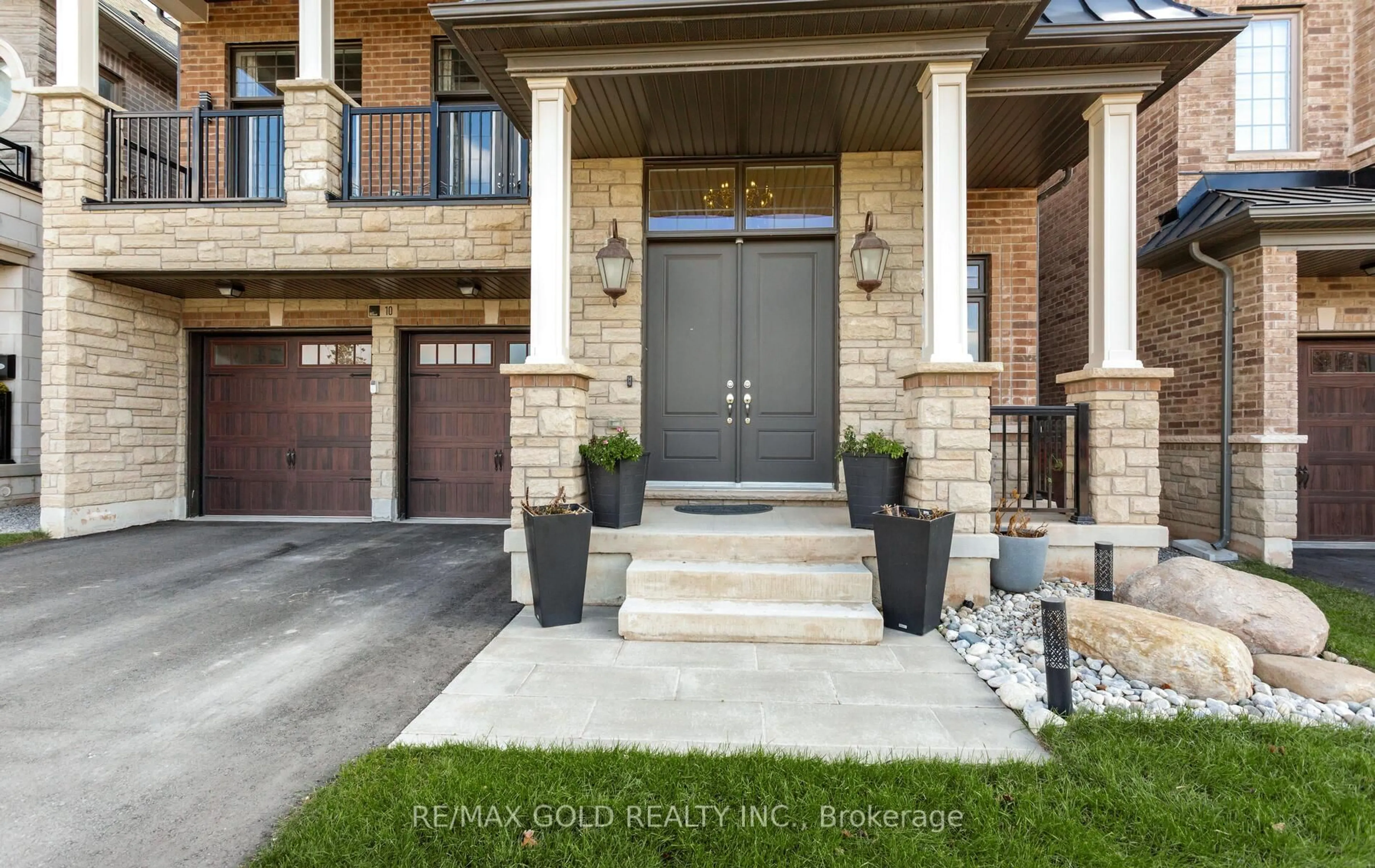Home with brick exterior material, street for 10 Settlers Rd, Oakville Ontario L6H 0Y8