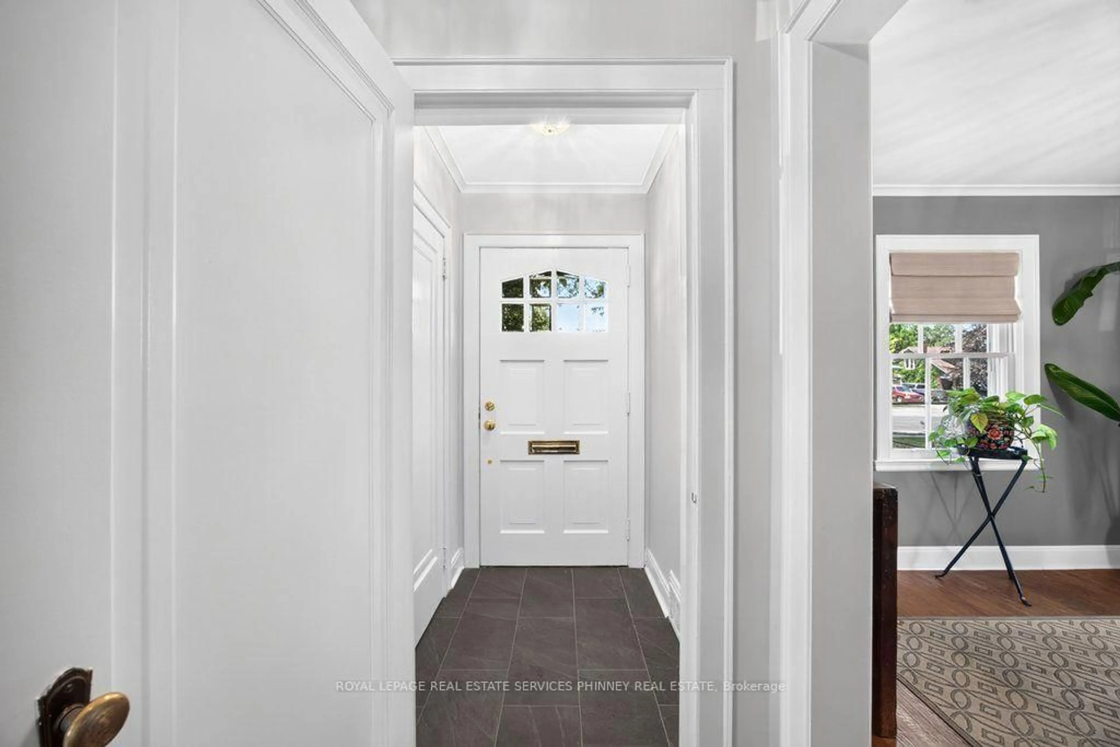 Indoor entryway for 3947 Bloor St, Toronto Ontario M9B 1L8