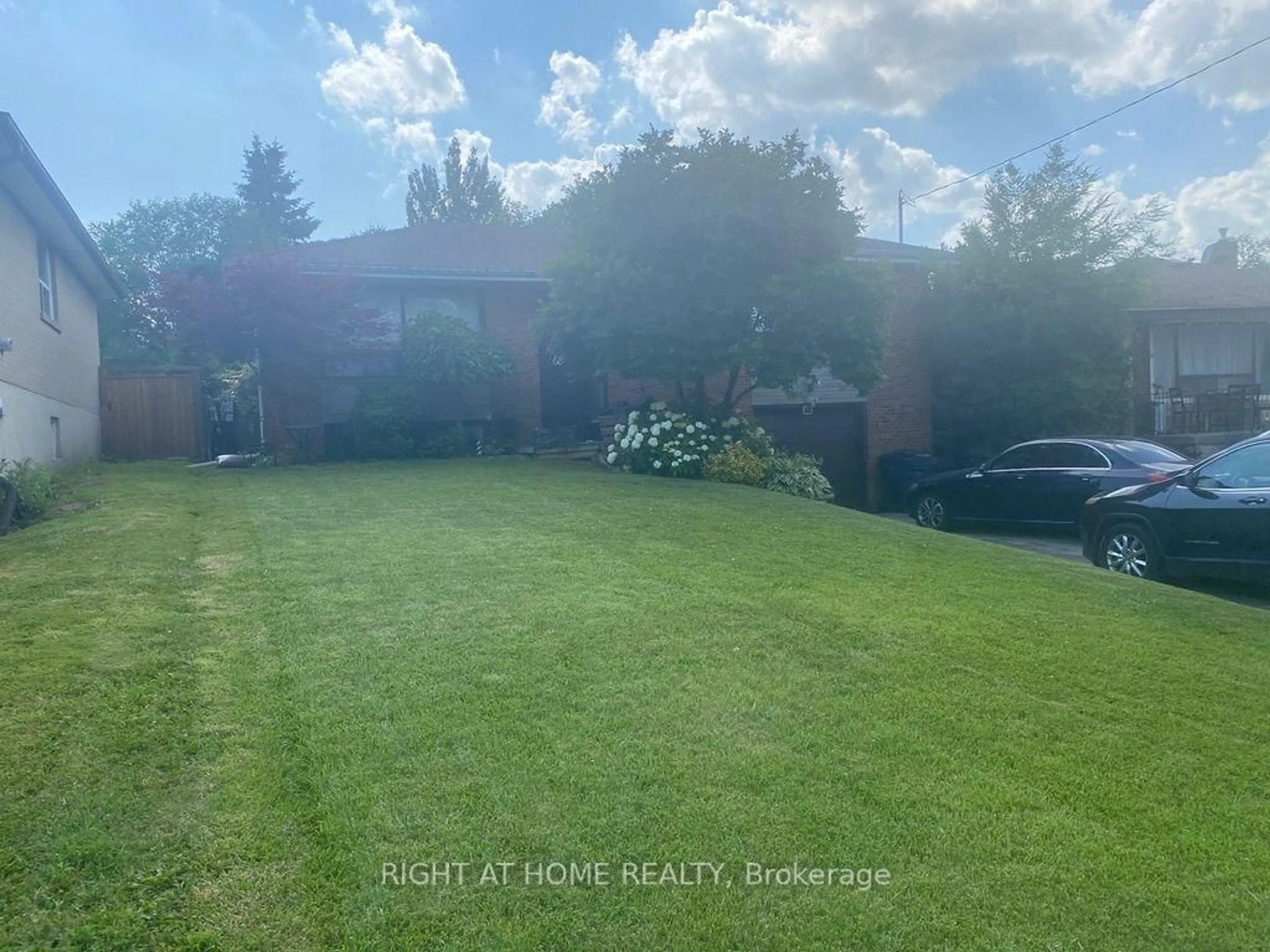 A pic from outside/outdoor area/front of a property/back of a property/a pic from drone, unknown for 68 Barford Rd, Toronto Ontario M9W 4H6
