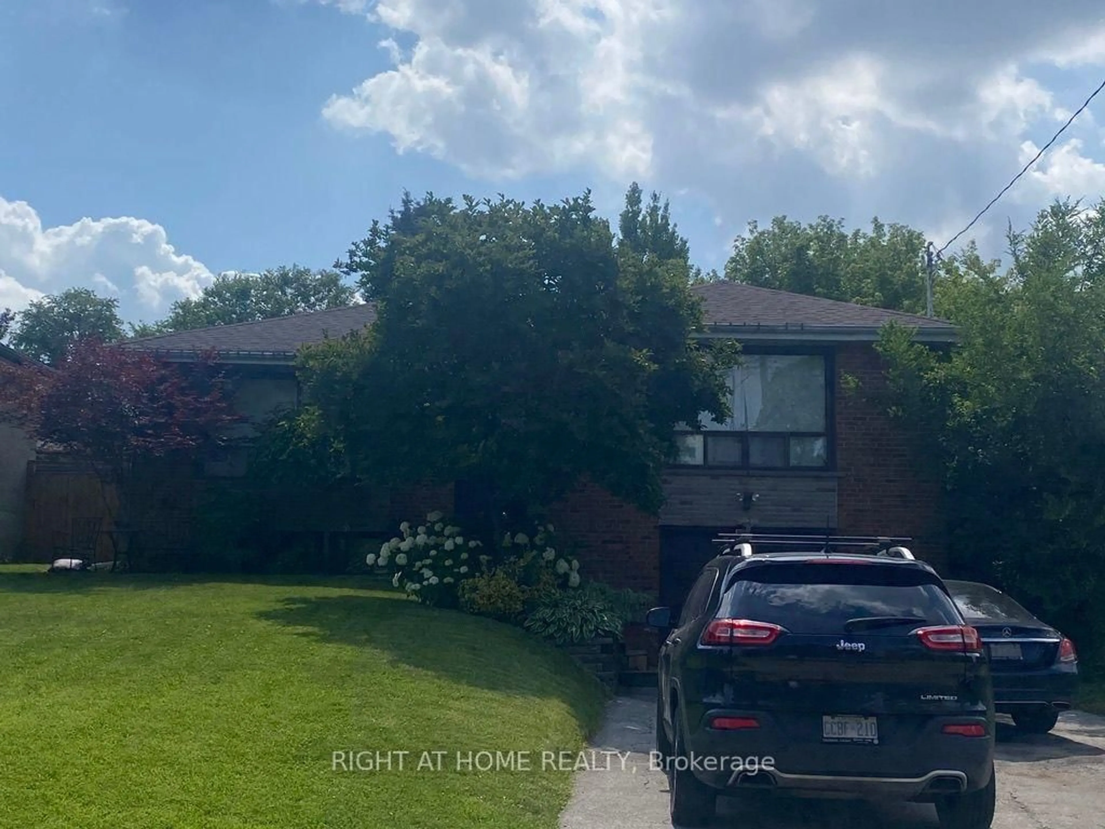 A pic of a room for 68 Barford Rd, Toronto Ontario M9W 4H6