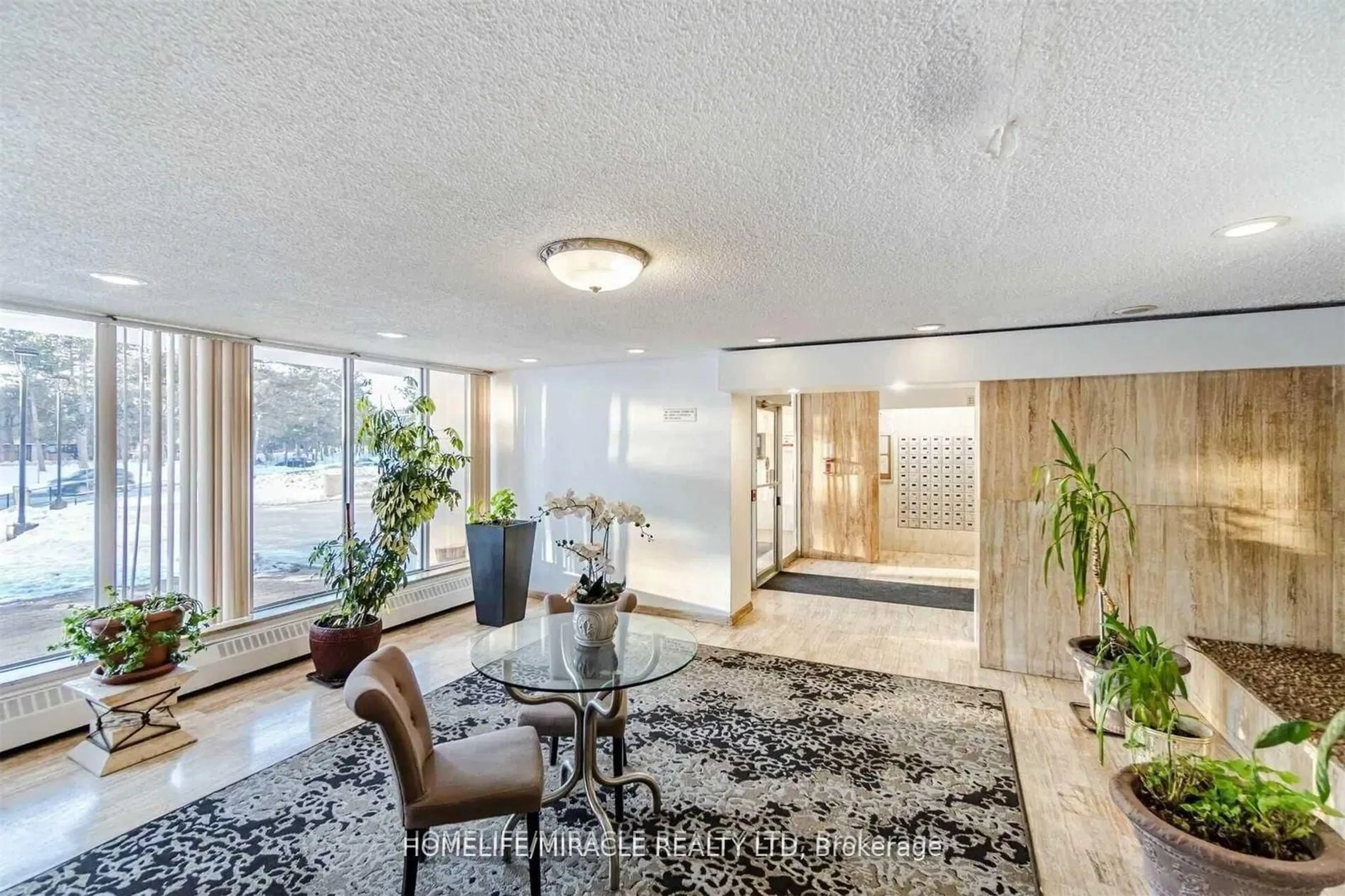 Indoor foyer for 335 Driftwood Ave #909, Toronto Ontario M3N 2P3