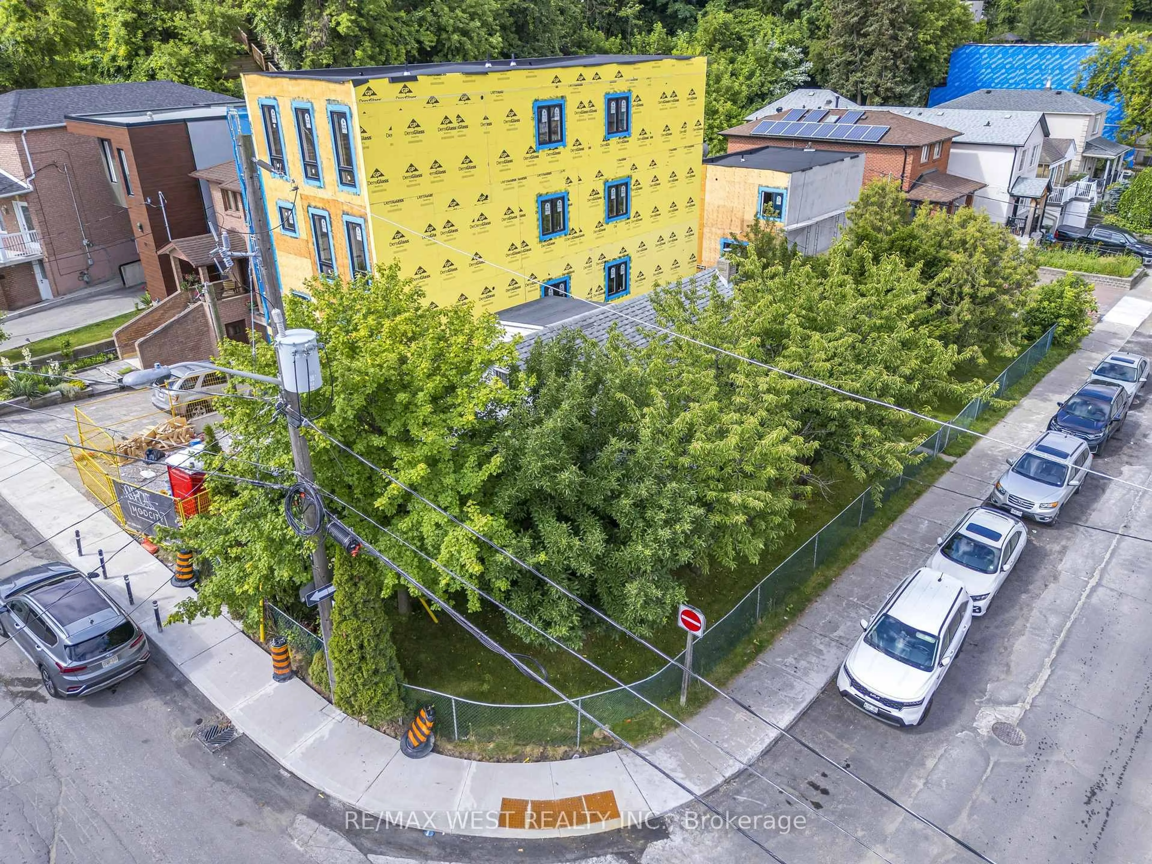 A pic from outside/outdoor area/front of a property/back of a property/a pic from drone, city buildings view from balcony for 48 Ennerdale Rd, Toronto Ontario M6E 4C3