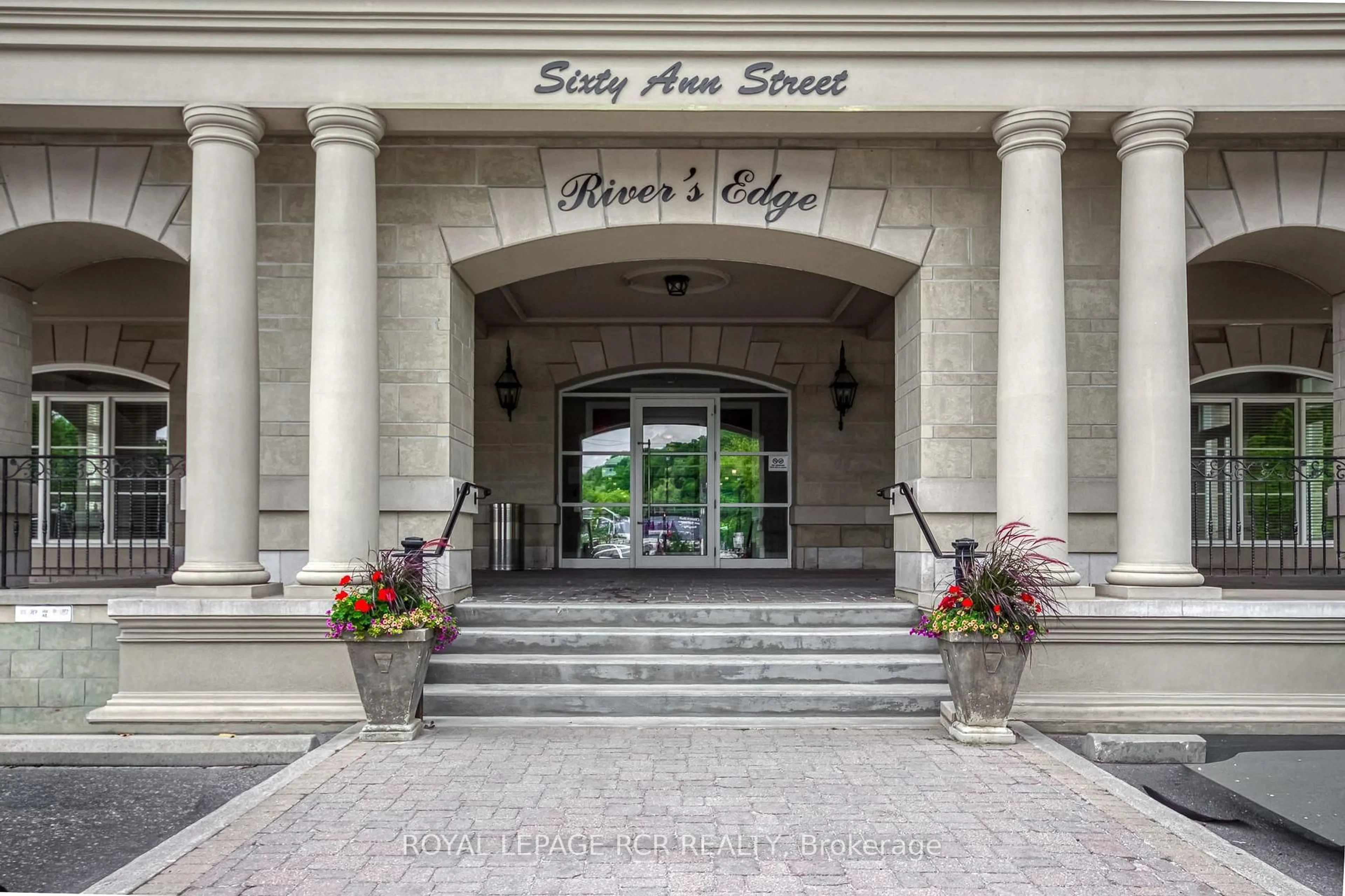 Indoor foyer for 60 Ann St #213, Caledon Ontario L7E 4G5