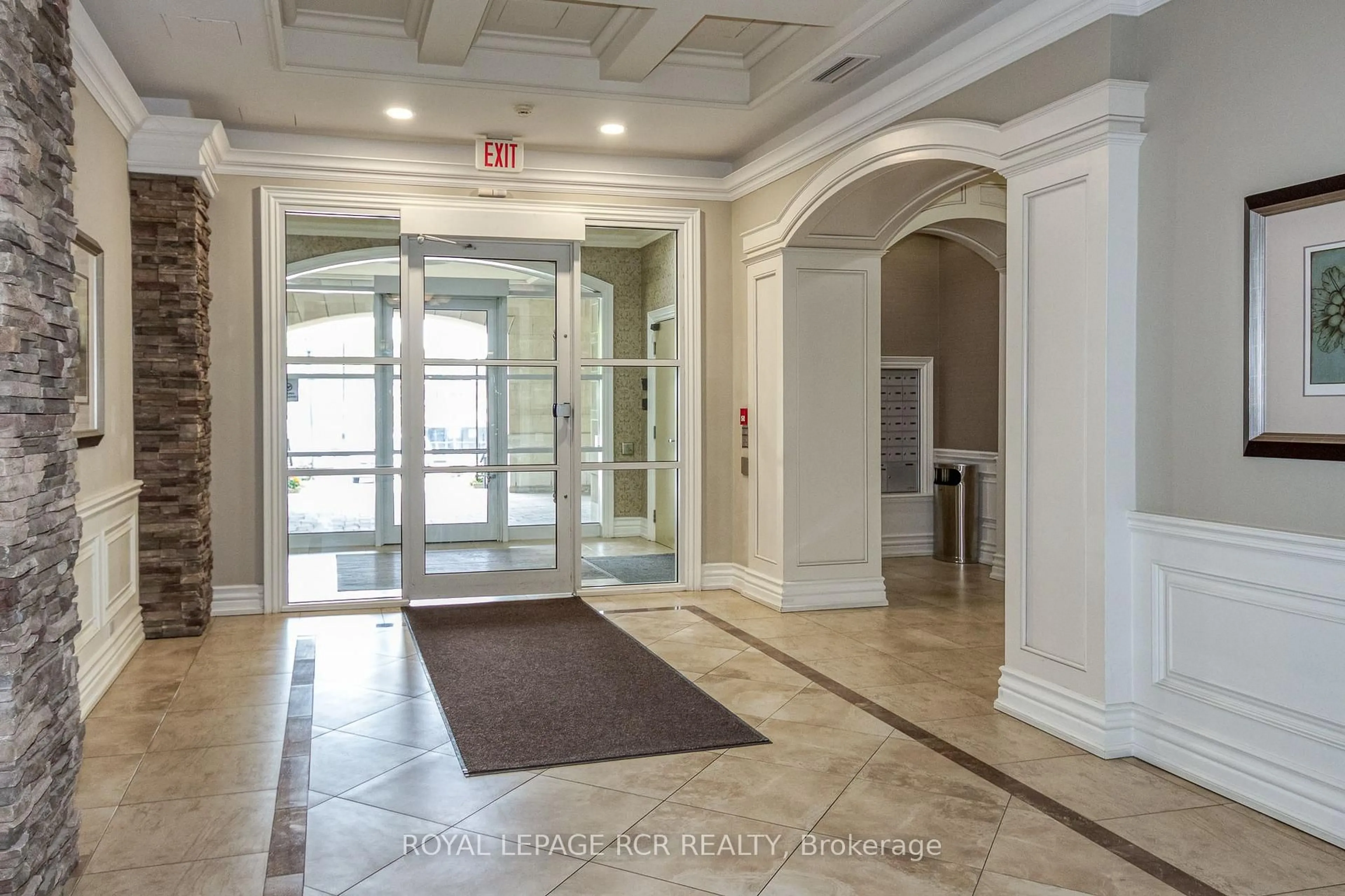 Indoor foyer for 60 Ann St #213, Caledon Ontario L7E 4G5
