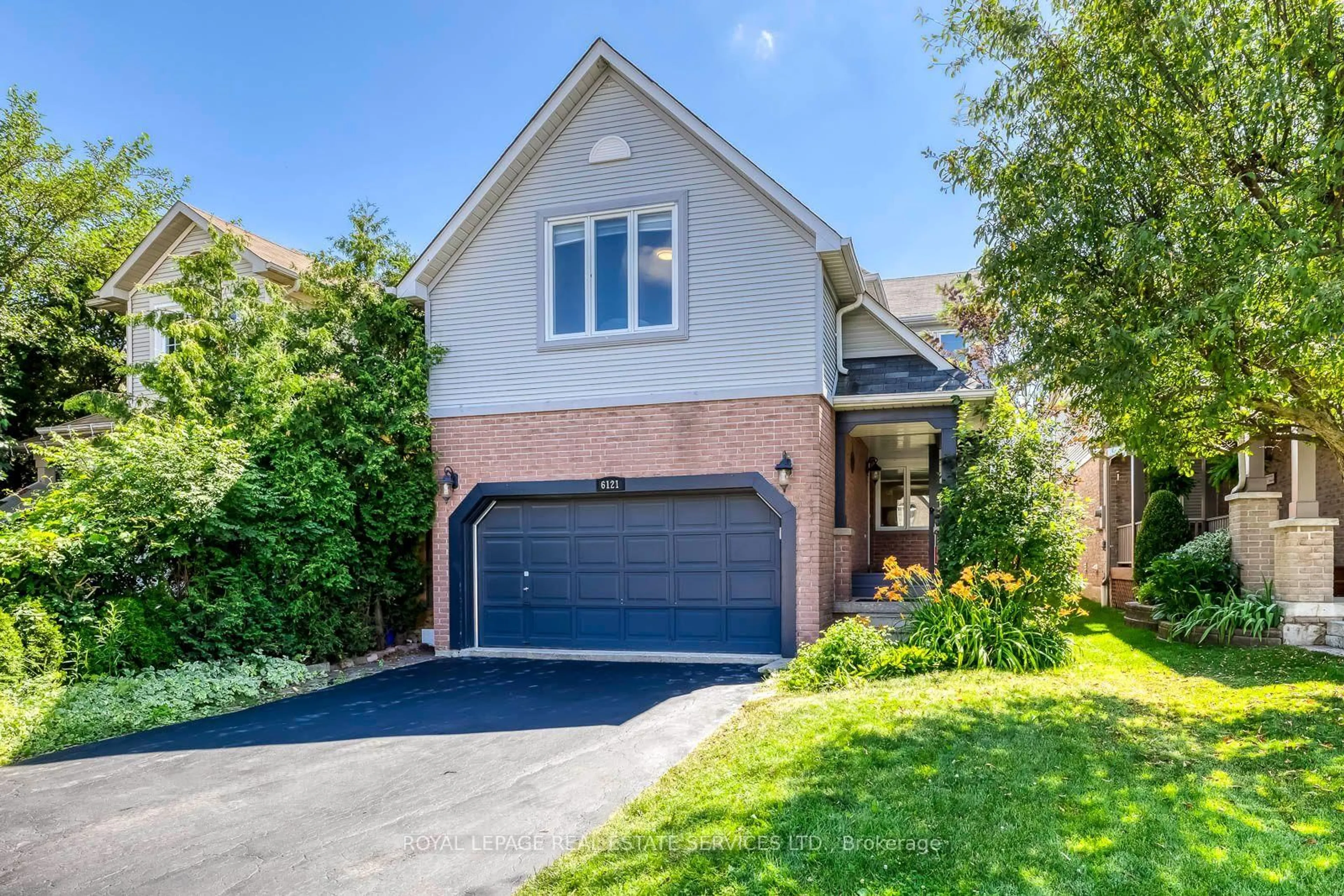 Home with brick exterior material, street for 6121 Leeside Cres, Mississauga Ontario L5M 5K7