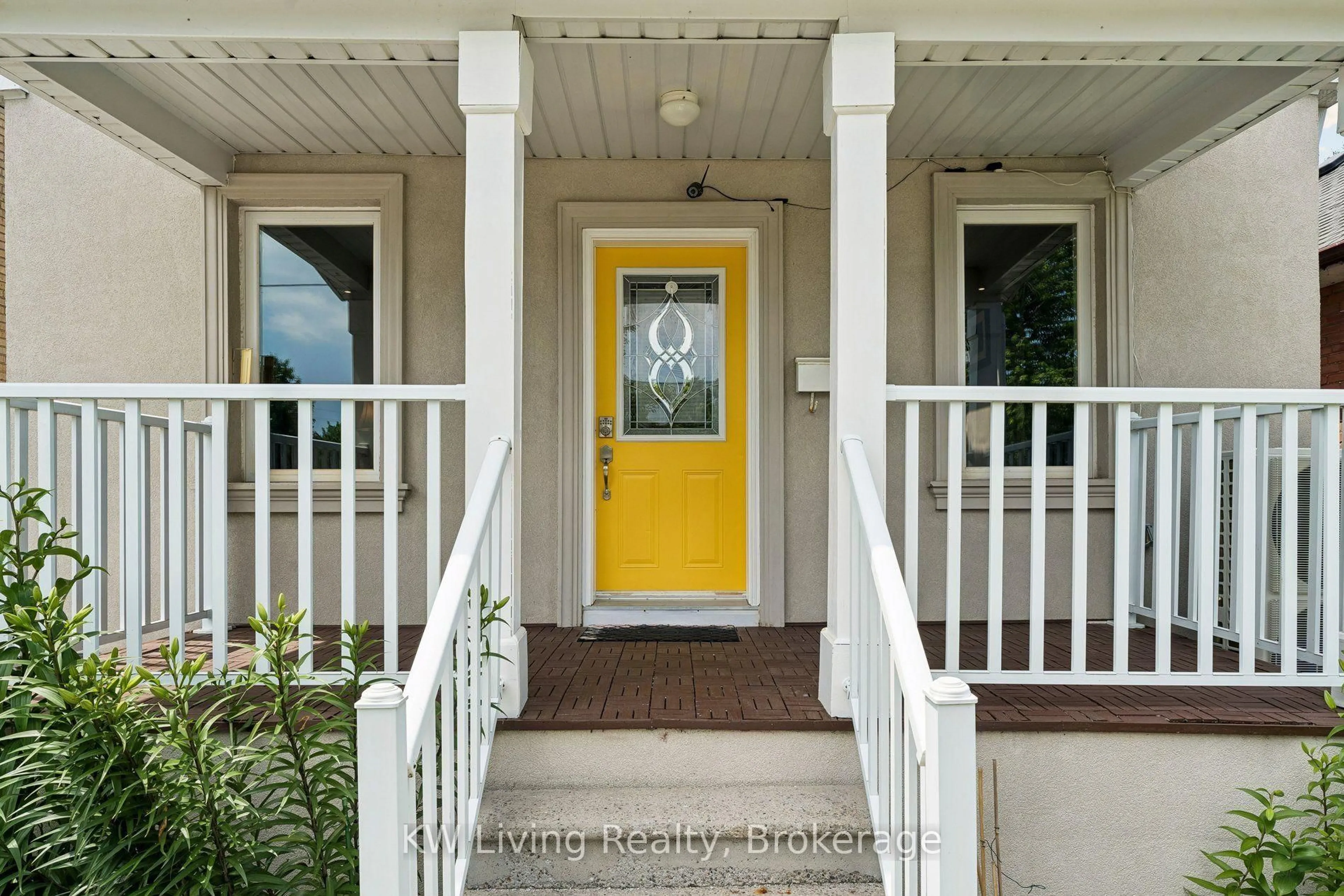 Indoor entryway for 116 Seventh St, Toronto Ontario M8V 3B4