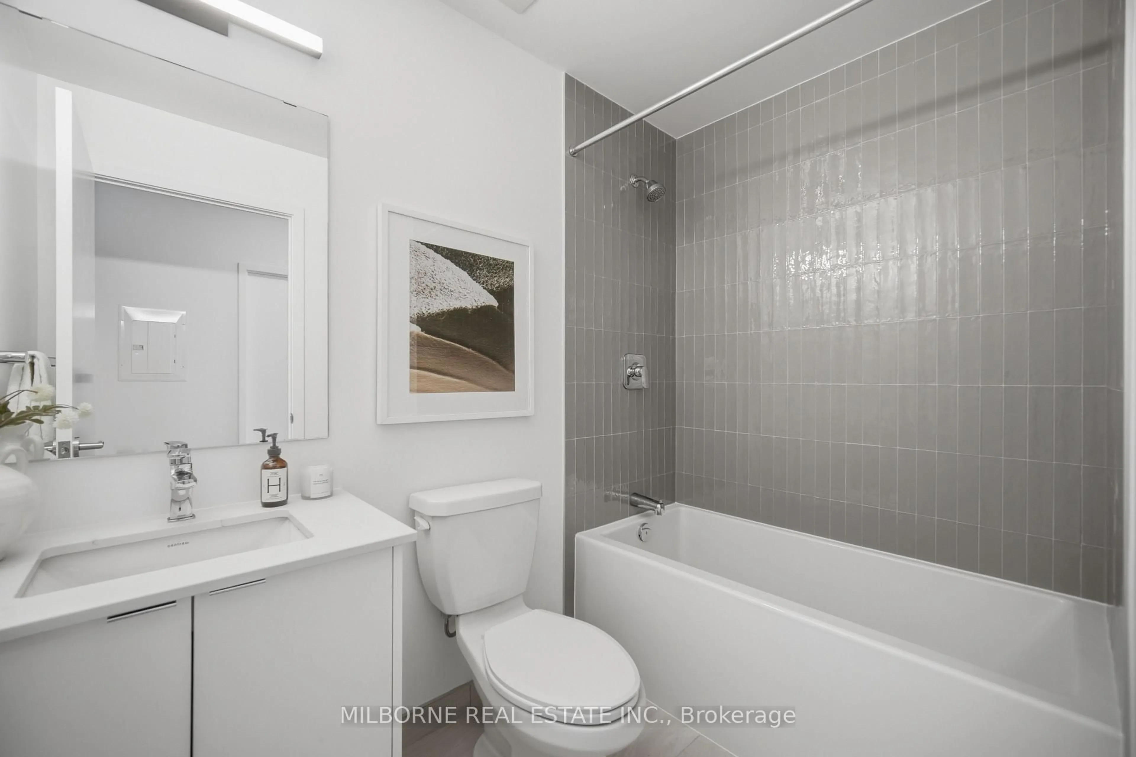 Standard bathroom, unknown for 1660 Bloor St #216, Toronto Ontario M6P 1A8