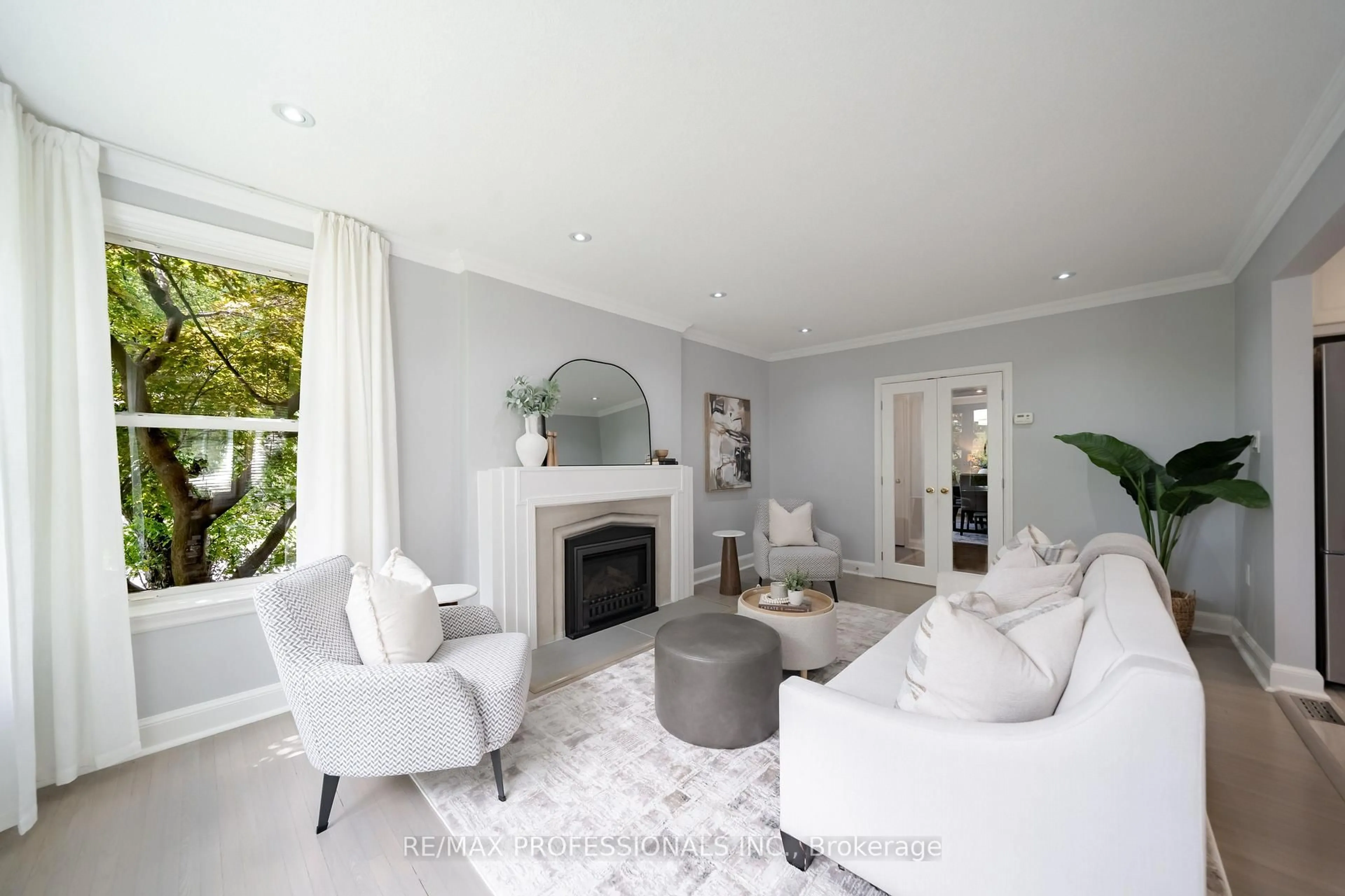 Living room with furniture, unknown for 86 Van Dusen Blvd, Toronto Ontario M8Z 3G3