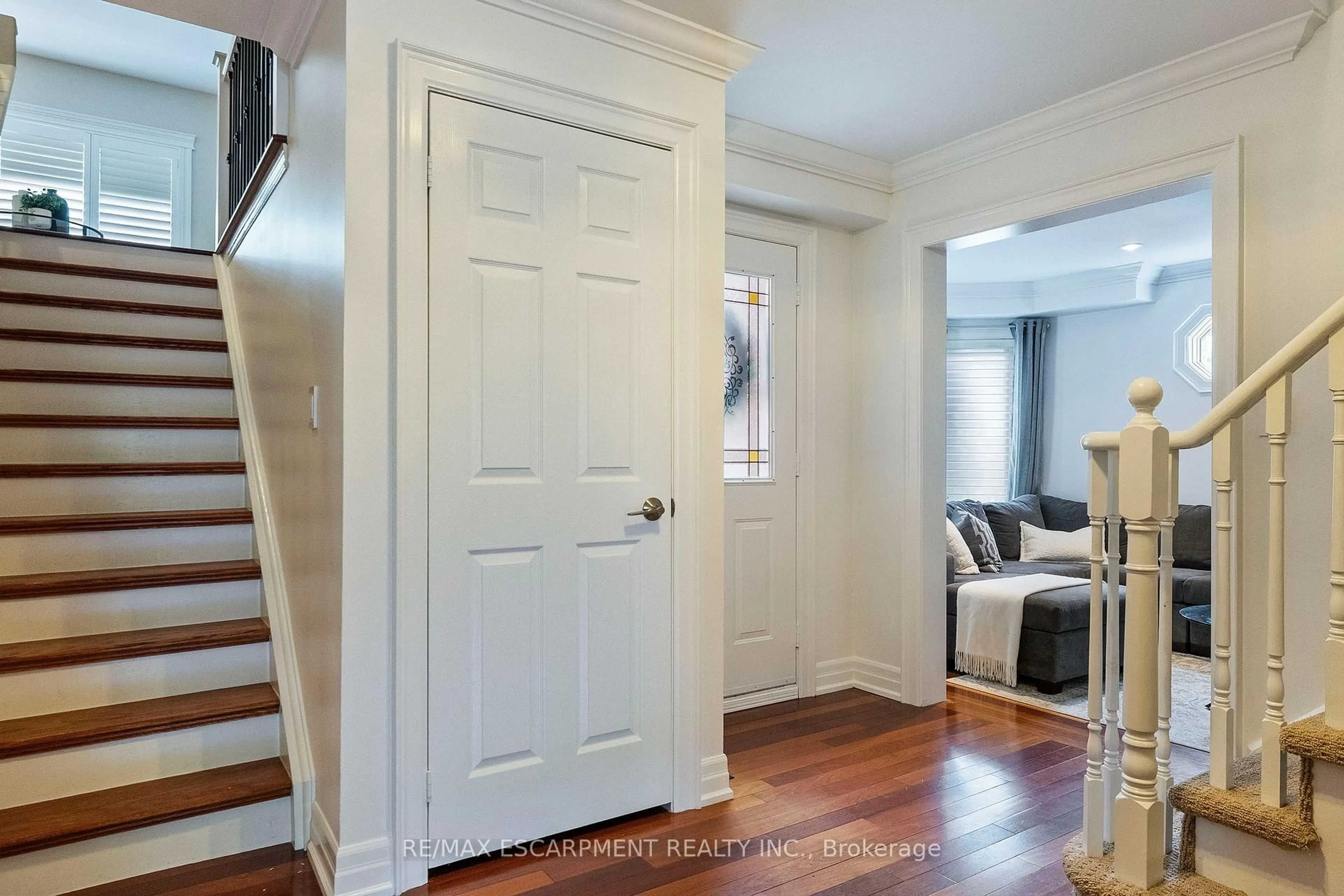 Indoor entryway for 1839 Fellen Pl, Mississauga Ontario L5J 4S4