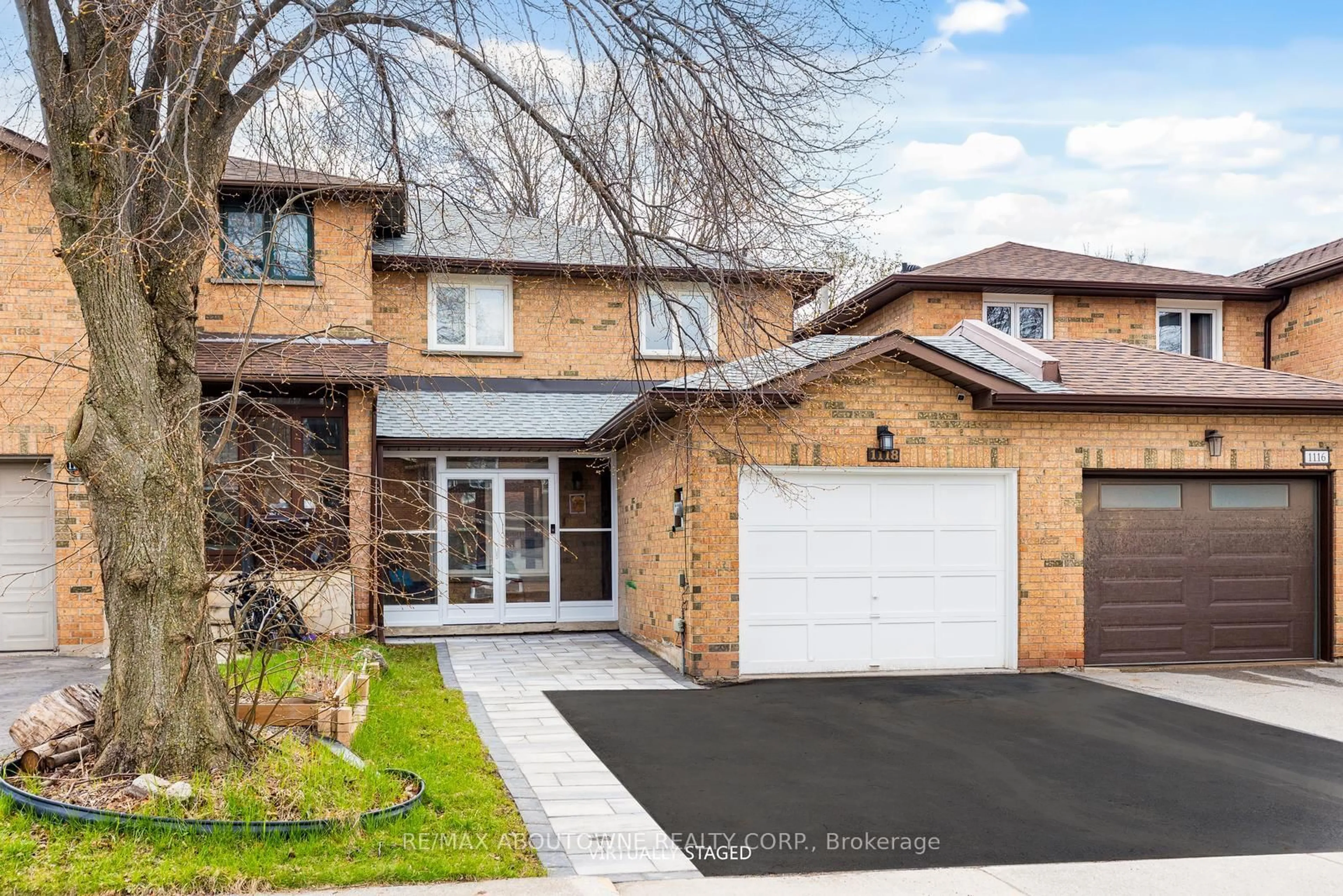 Home with brick exterior material, street for 1118 Avondale Dr, Oakville Ontario L6H 5L4