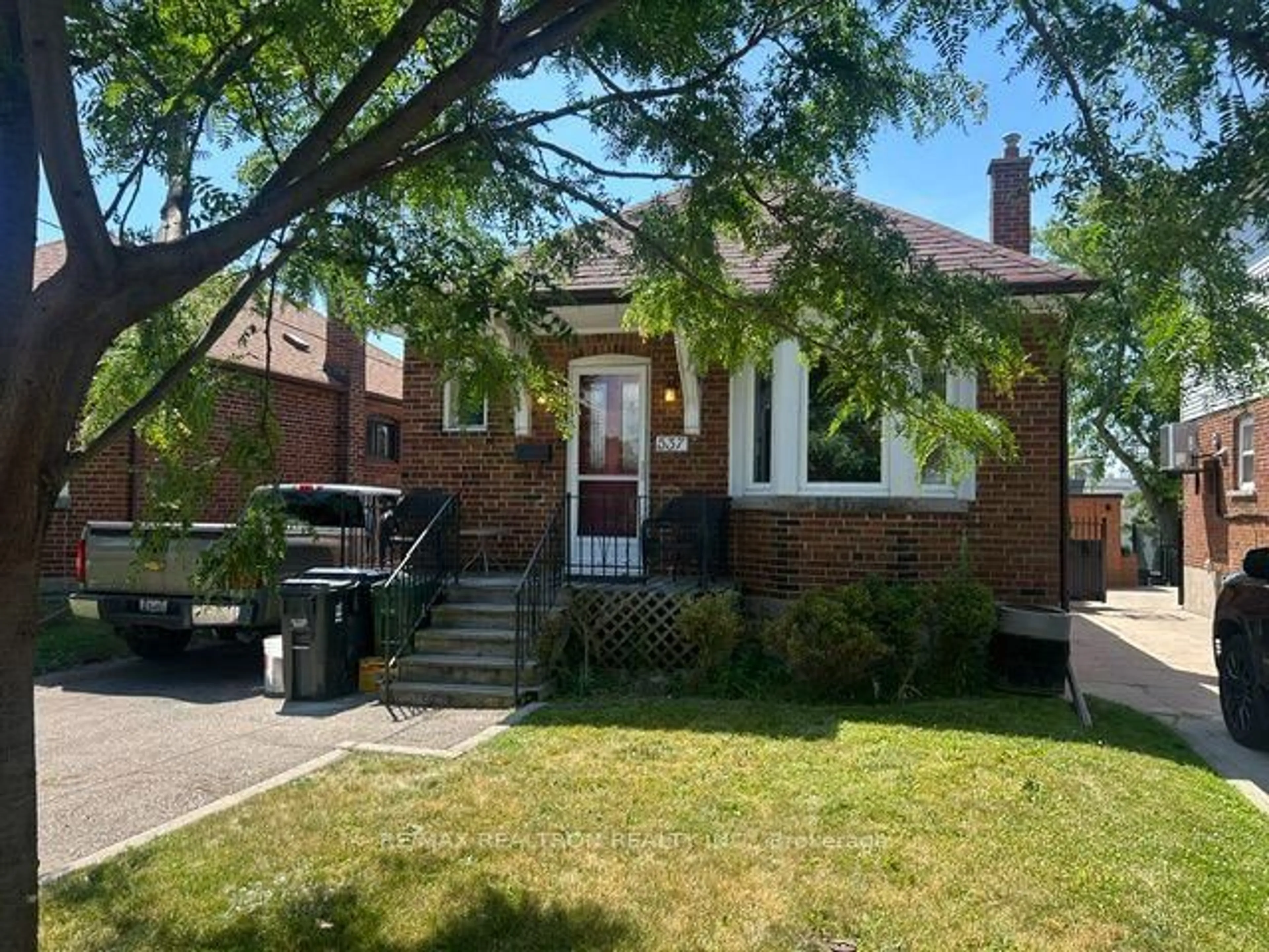Home with brick exterior material, street for 537 Glen Park Ave, Toronto Ontario M6B 2G2