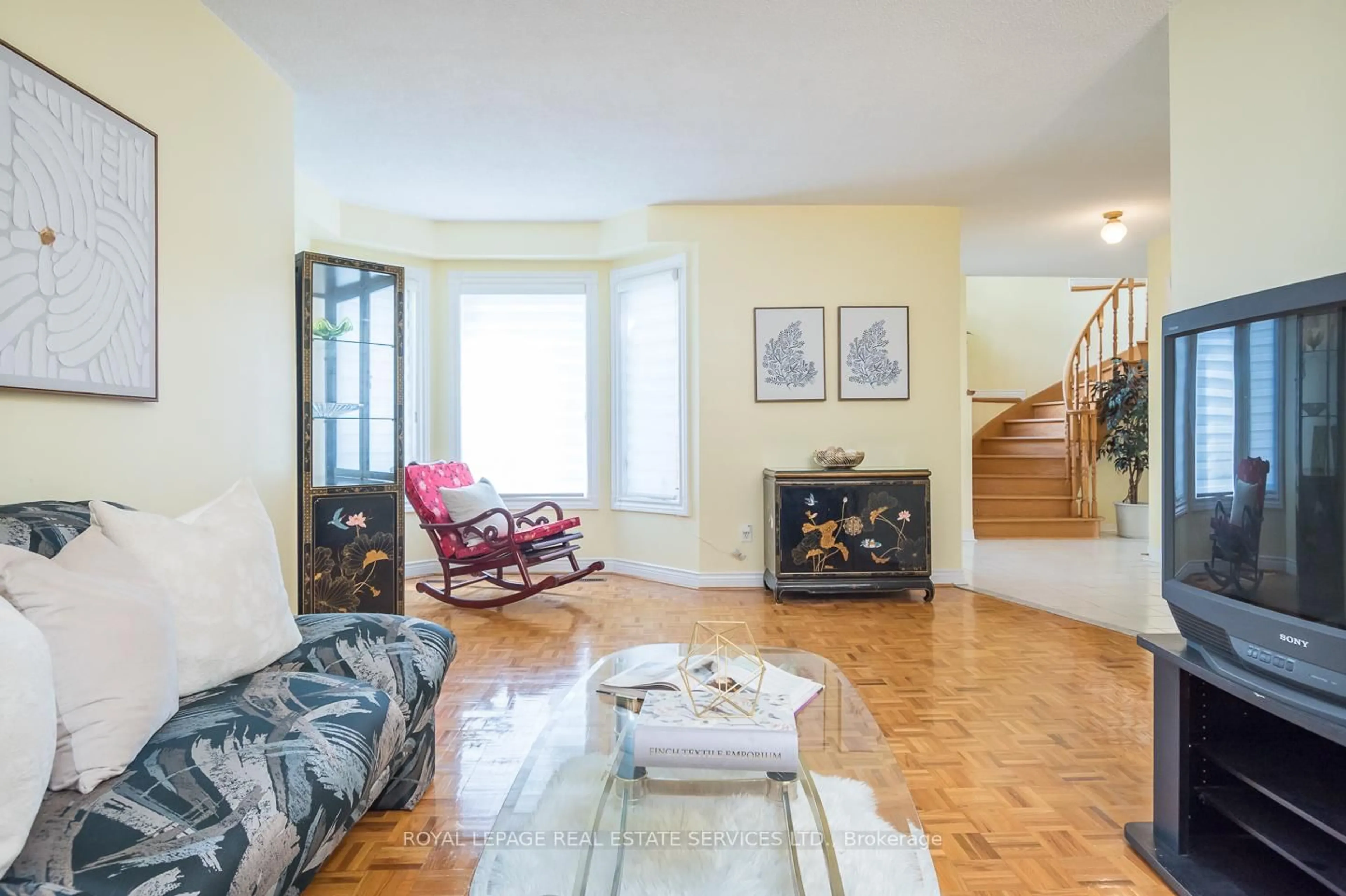Living room with furniture, unknown for 4810 Rathkeale Rd, Mississauga Ontario L5V 1H3