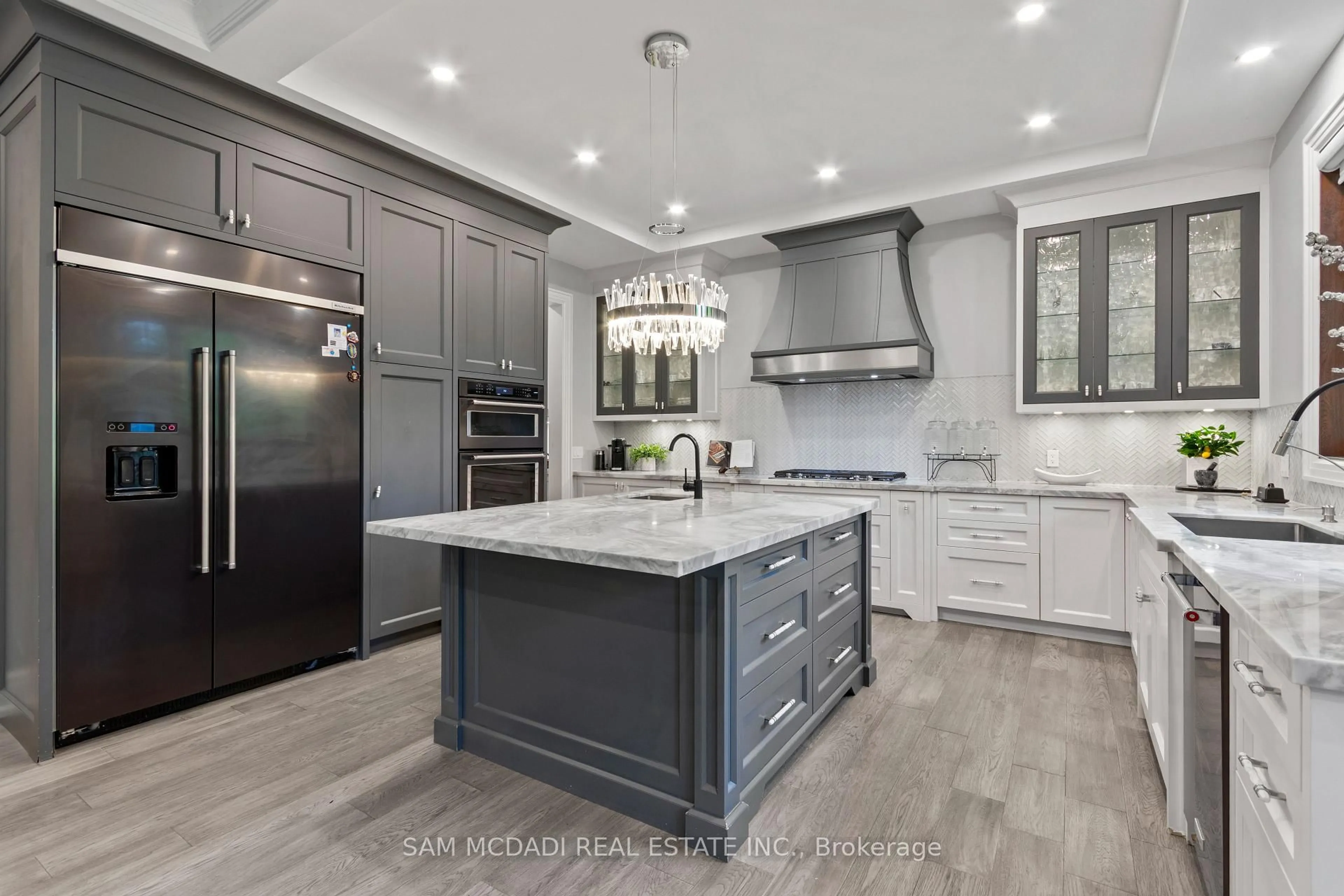 Contemporary kitchen, ceramic/tile floor for 1134 Welwyn Dr, Mississauga Ontario L5J 3J3