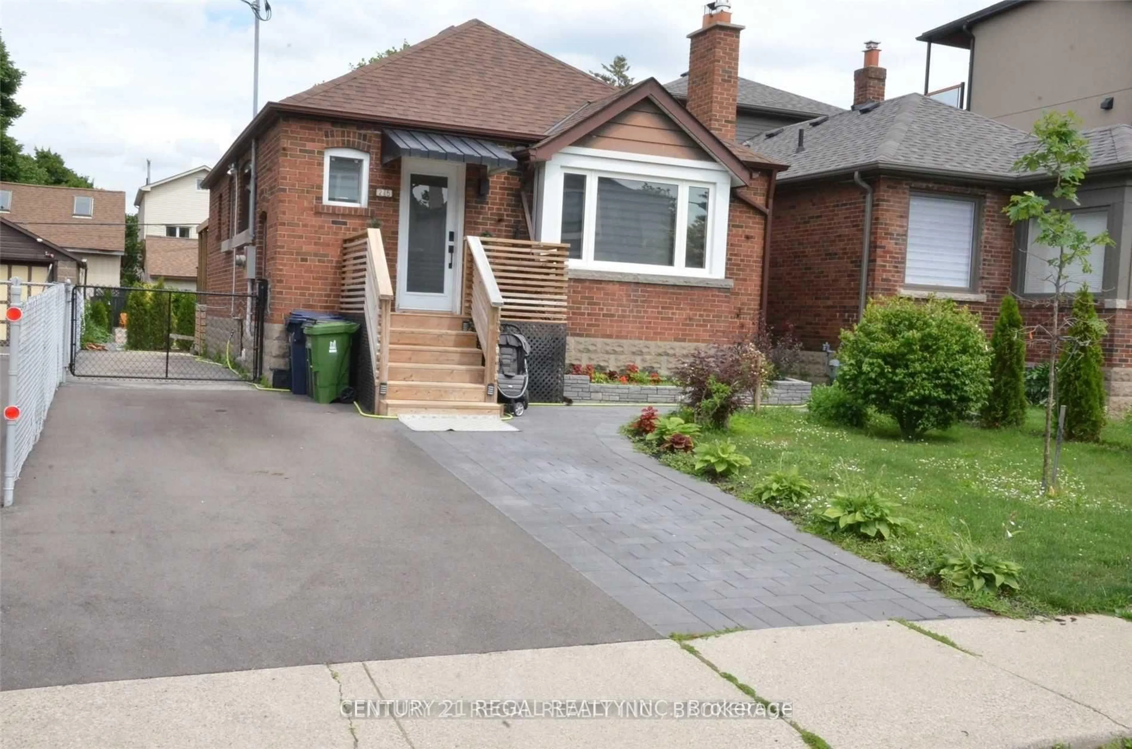 Home with brick exterior material, street for 25 Sixth St, Toronto Ontario M5V 3A1