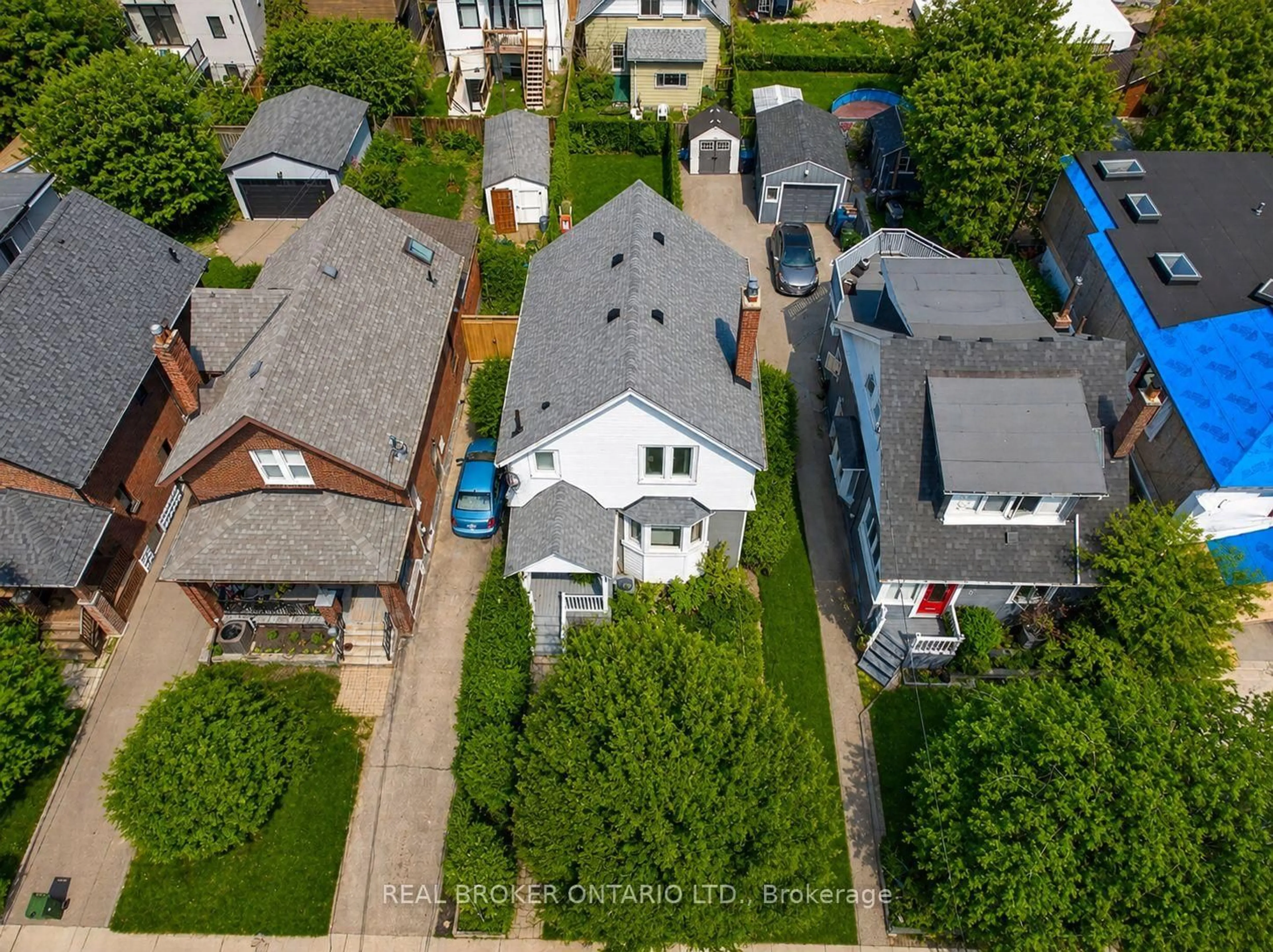A pic from outside/outdoor area/front of a property/back of a property/a pic from drone, street for 23 Second St, Toronto Ontario M8V 2X1
