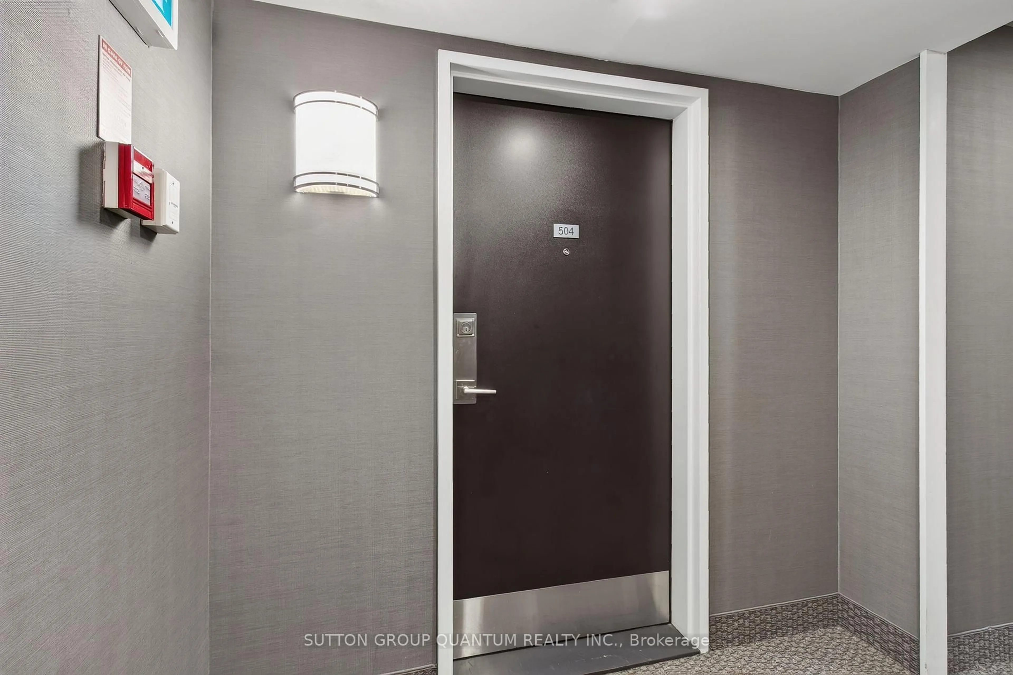Indoor foyer for 965 Inverhouse Dr #504, Mississauga Ontario L5J 4B4