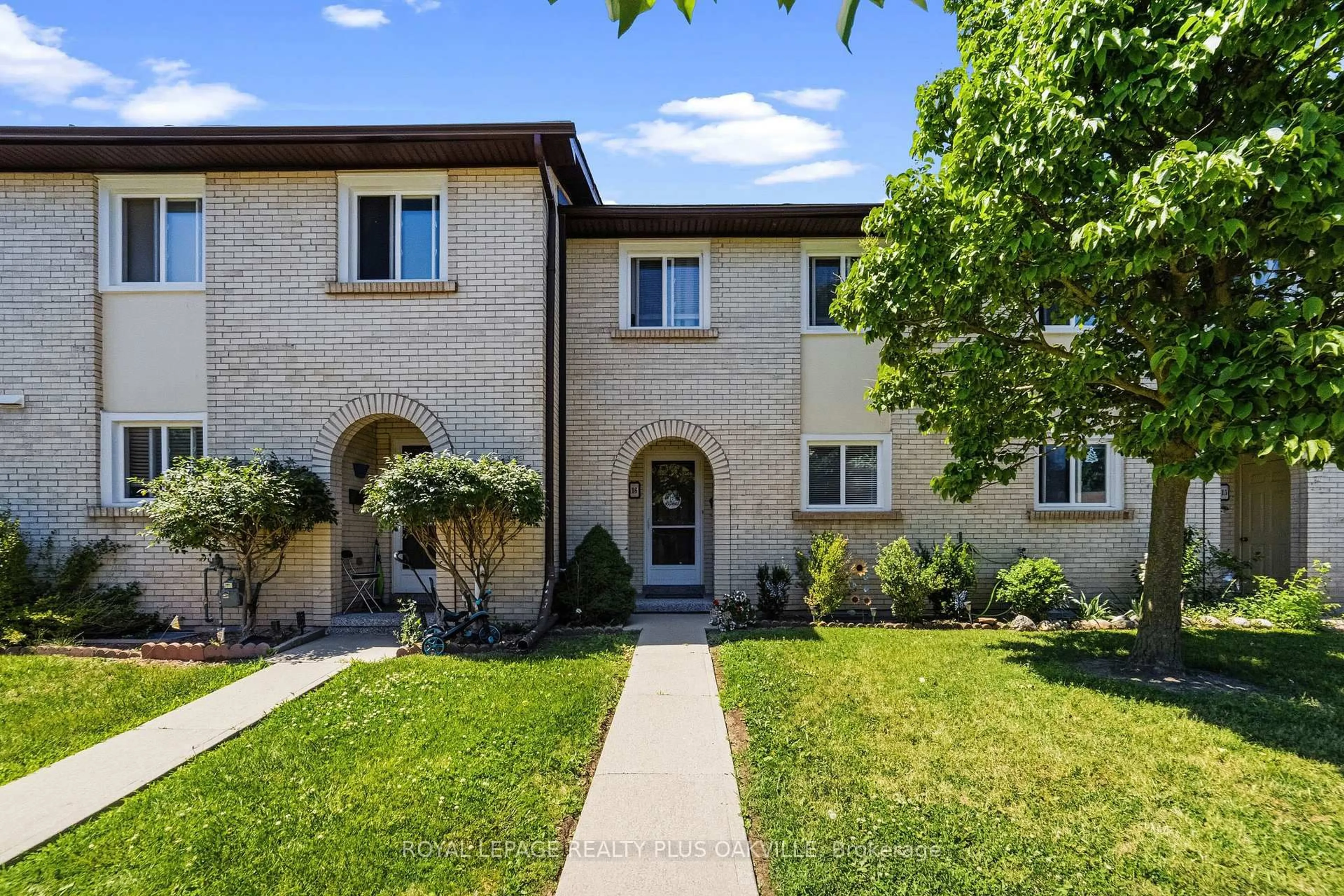 Home with brick exterior material, street for 1450 Sixth Line #16, Oakville Ontario L6H 1X7