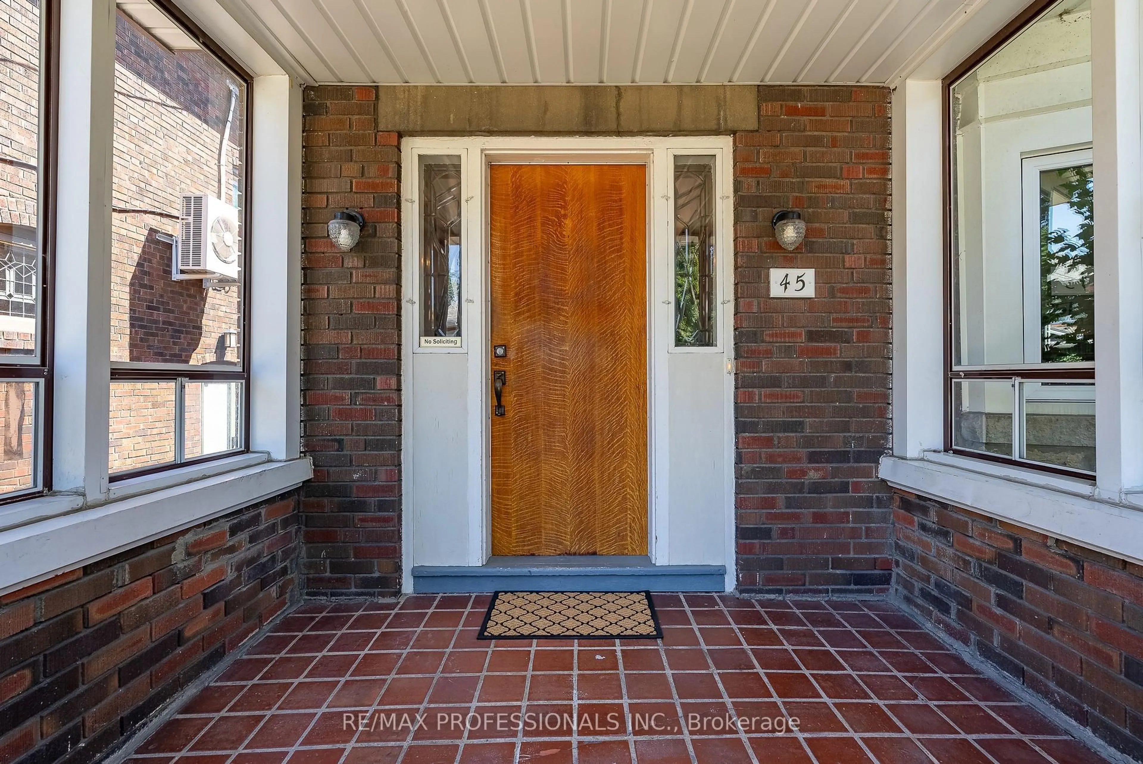 Indoor entryway for 45 Glendonwynne Rd, Toronto Ontario M6P 3E5