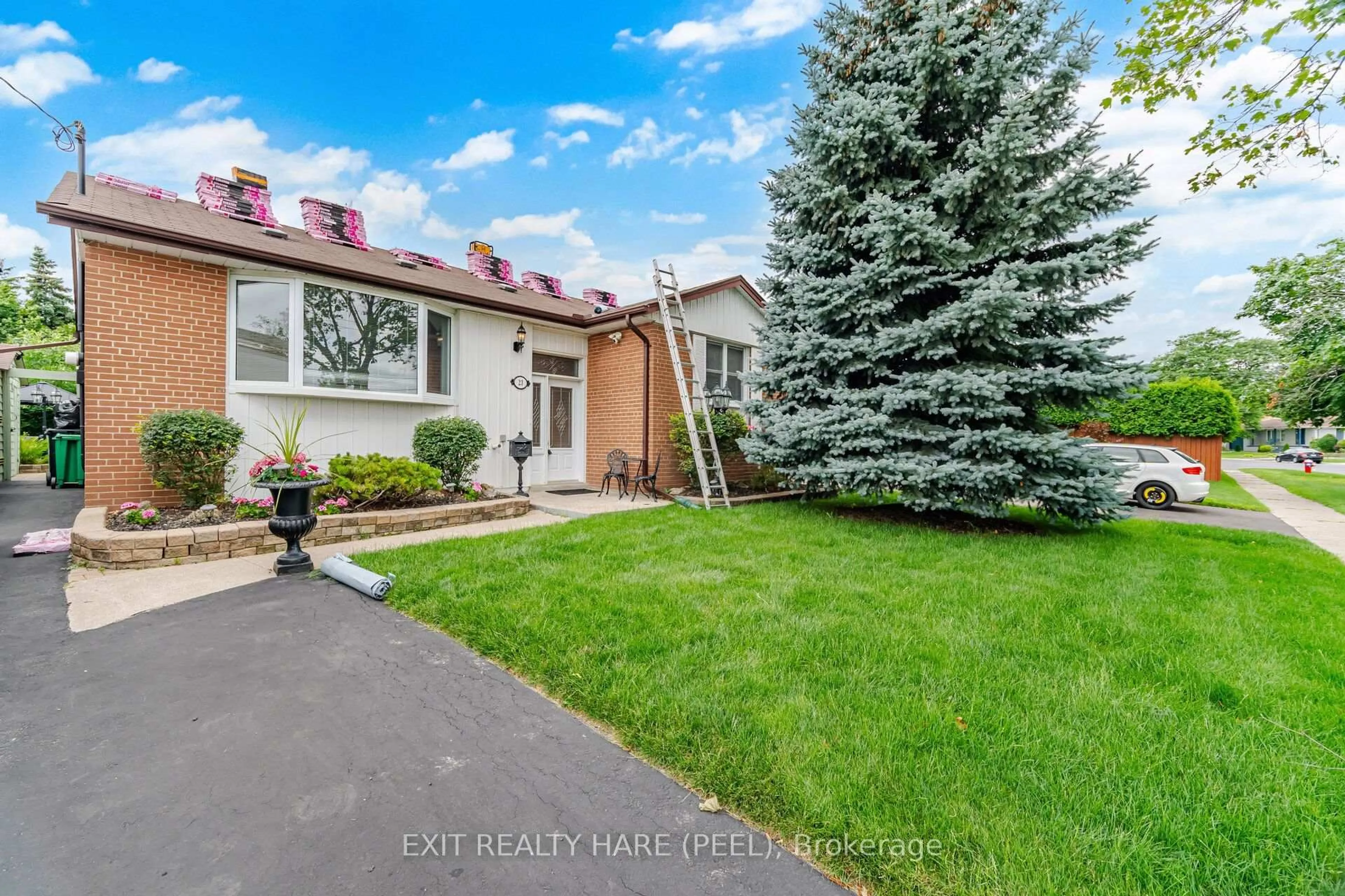 Patio, street for 23 Kimbark Dr, Brampton Ontario L6X 2A2