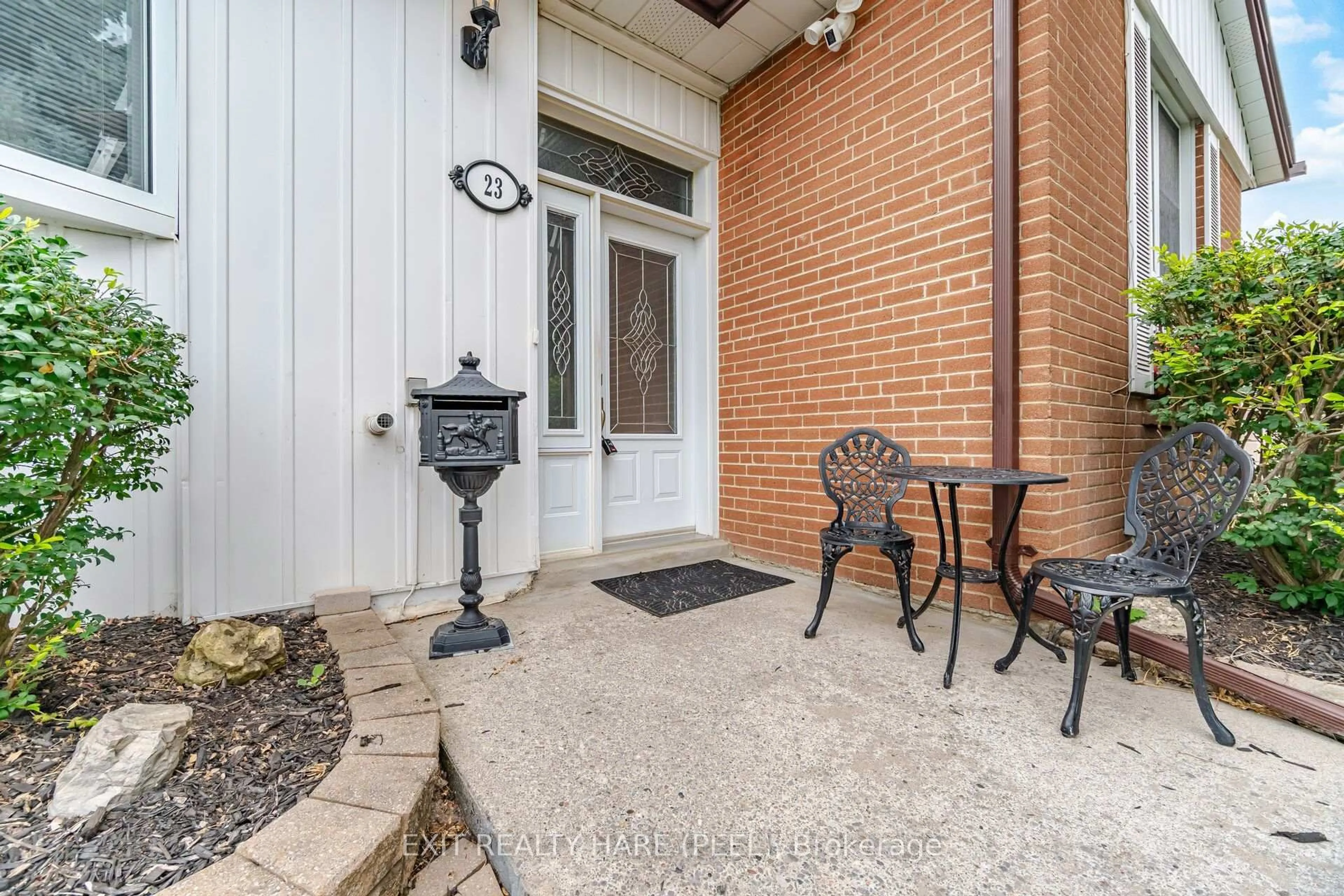 Patio, street for 23 Kimbark Dr, Brampton Ontario L6X 2A2