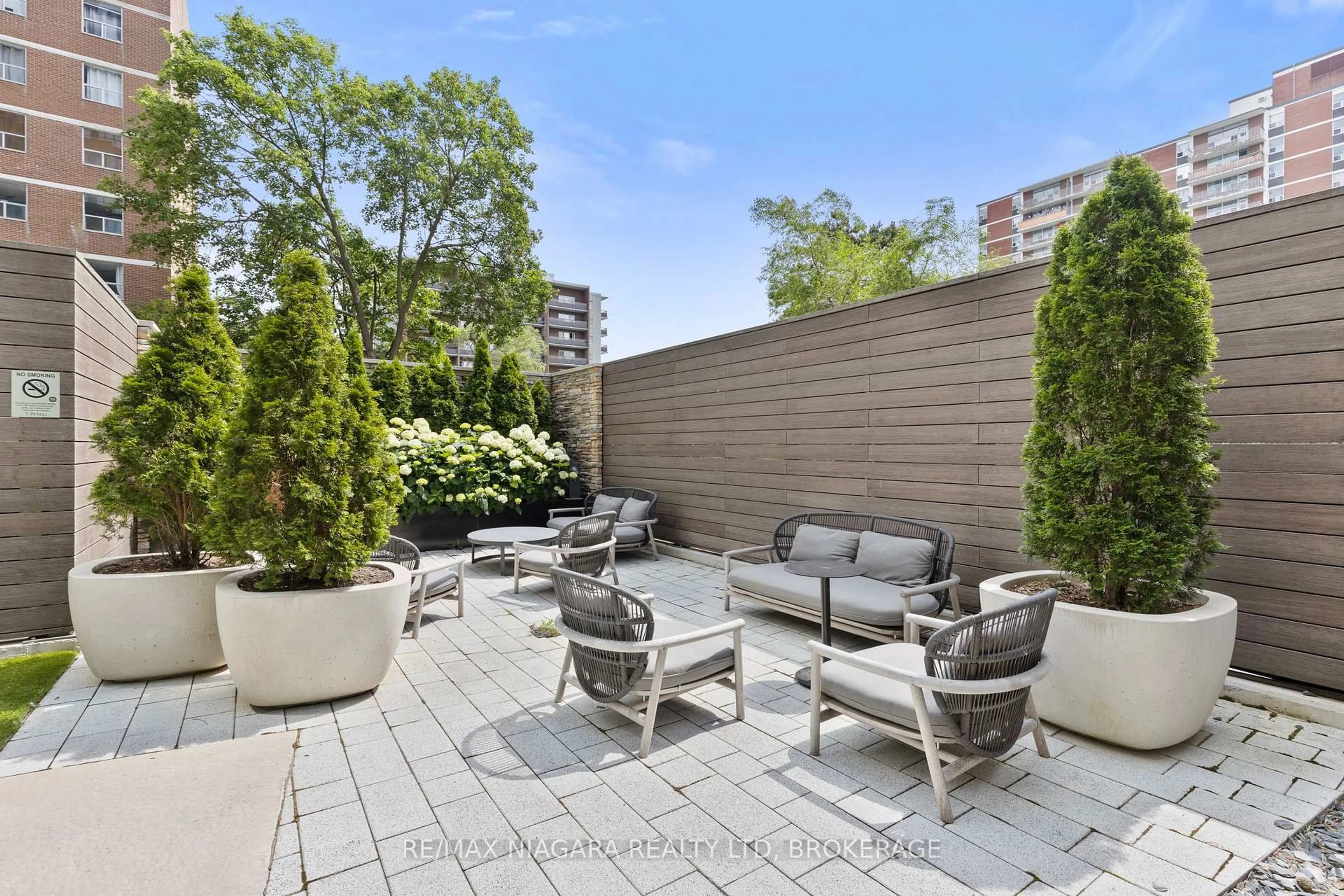 Patio, street for 21 Park St #717, Mississauga Ontario L5G 1L7