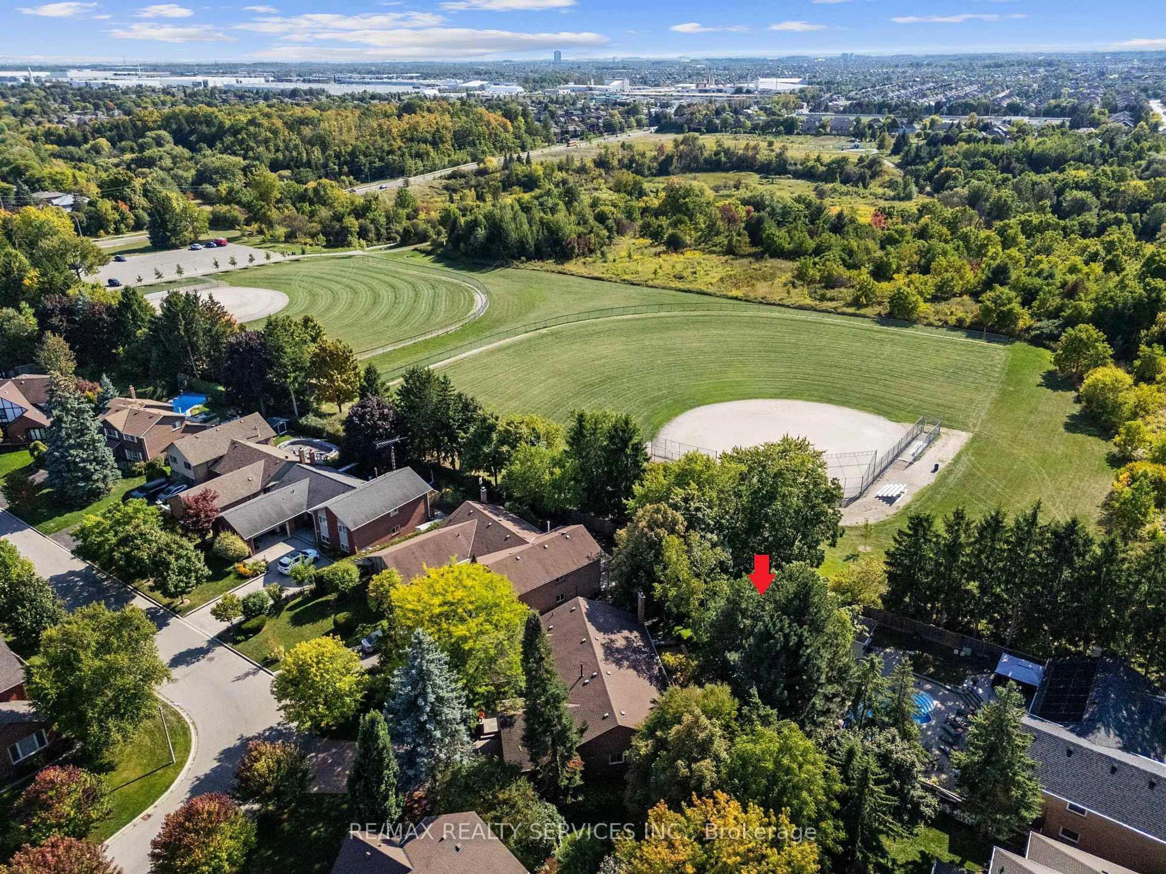 A pic from outside/outdoor area/front of a property/back of a property/a pic from drone, unknown for 22 Oldham Cres, Brampton Ontario L6Z 1W3