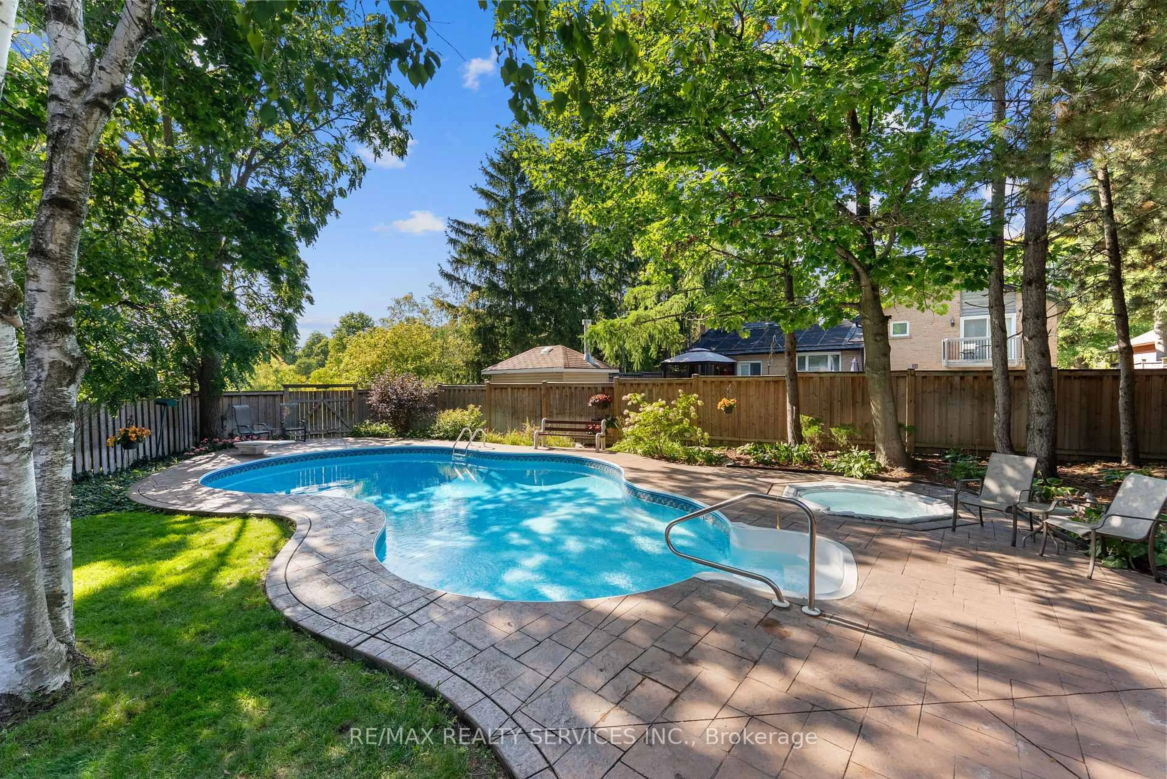 Pool for 22 Oldham Cres, Brampton Ontario L6Z 1W3