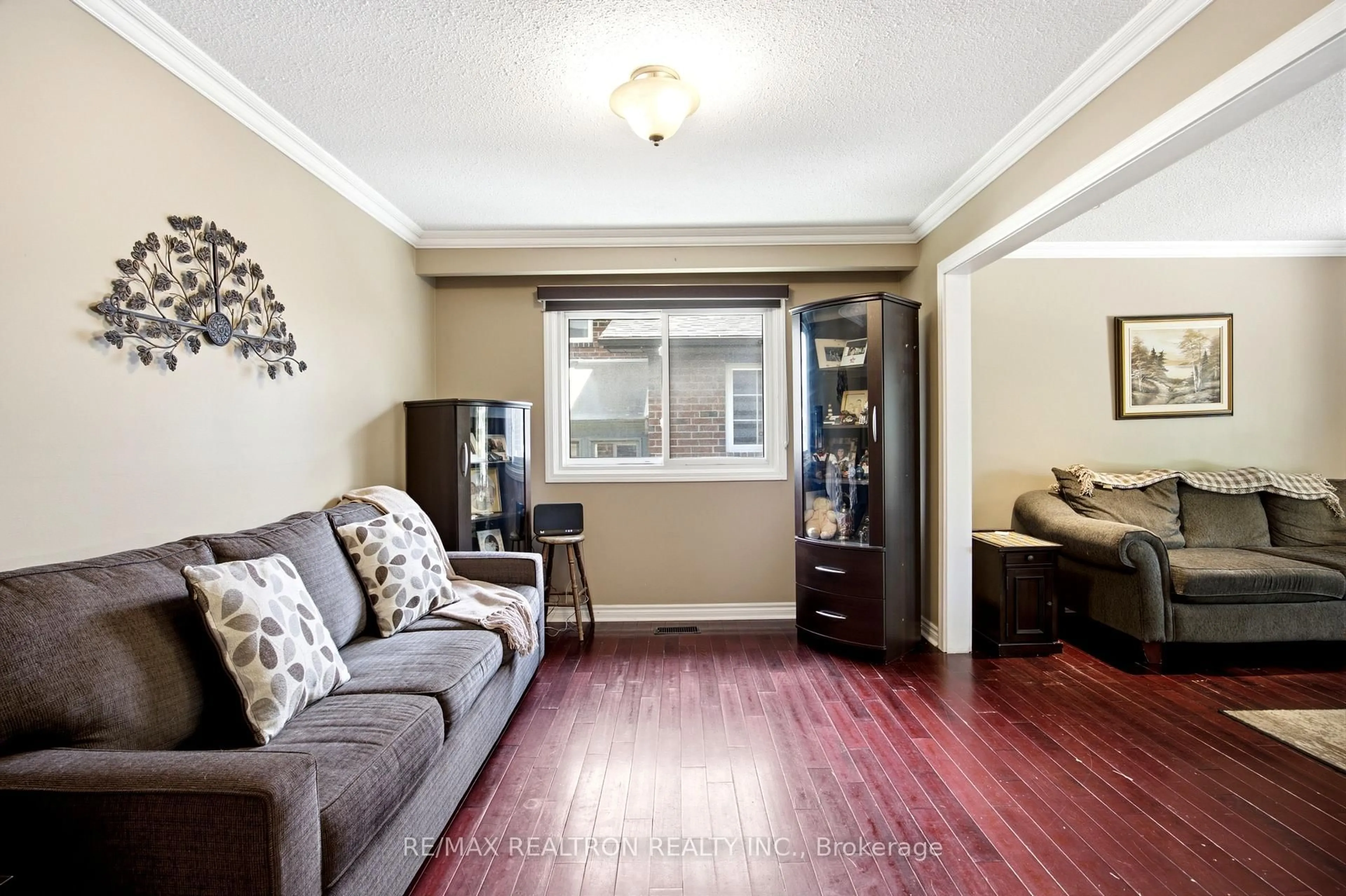 Living room with furniture, unknown for 1199 Melton Dr, Mississauga Ontario L4Y 4A9