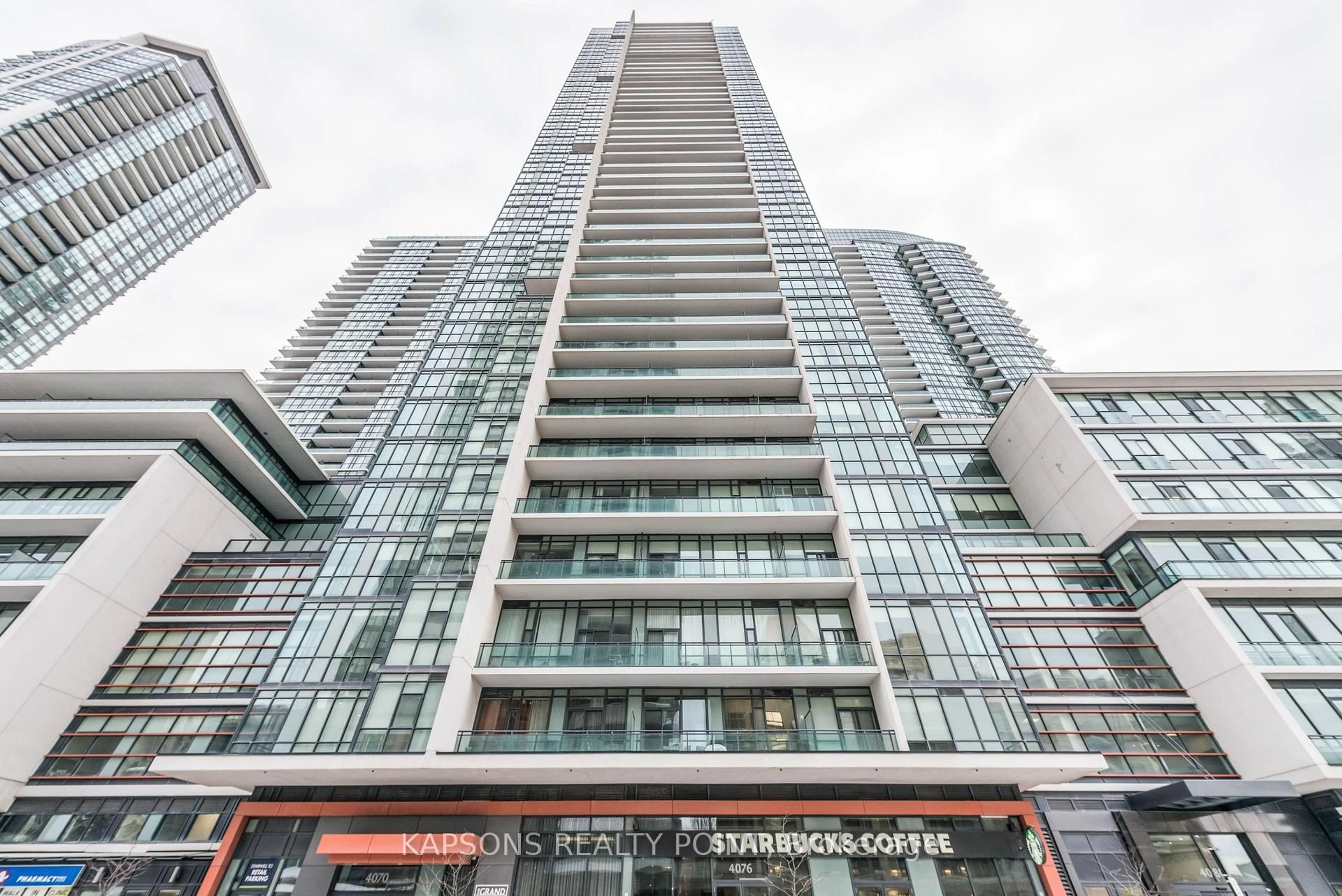 Indoor foyer for 4070 Confederation Pkwy #2204, Mississauga Ontario L5B 0E9