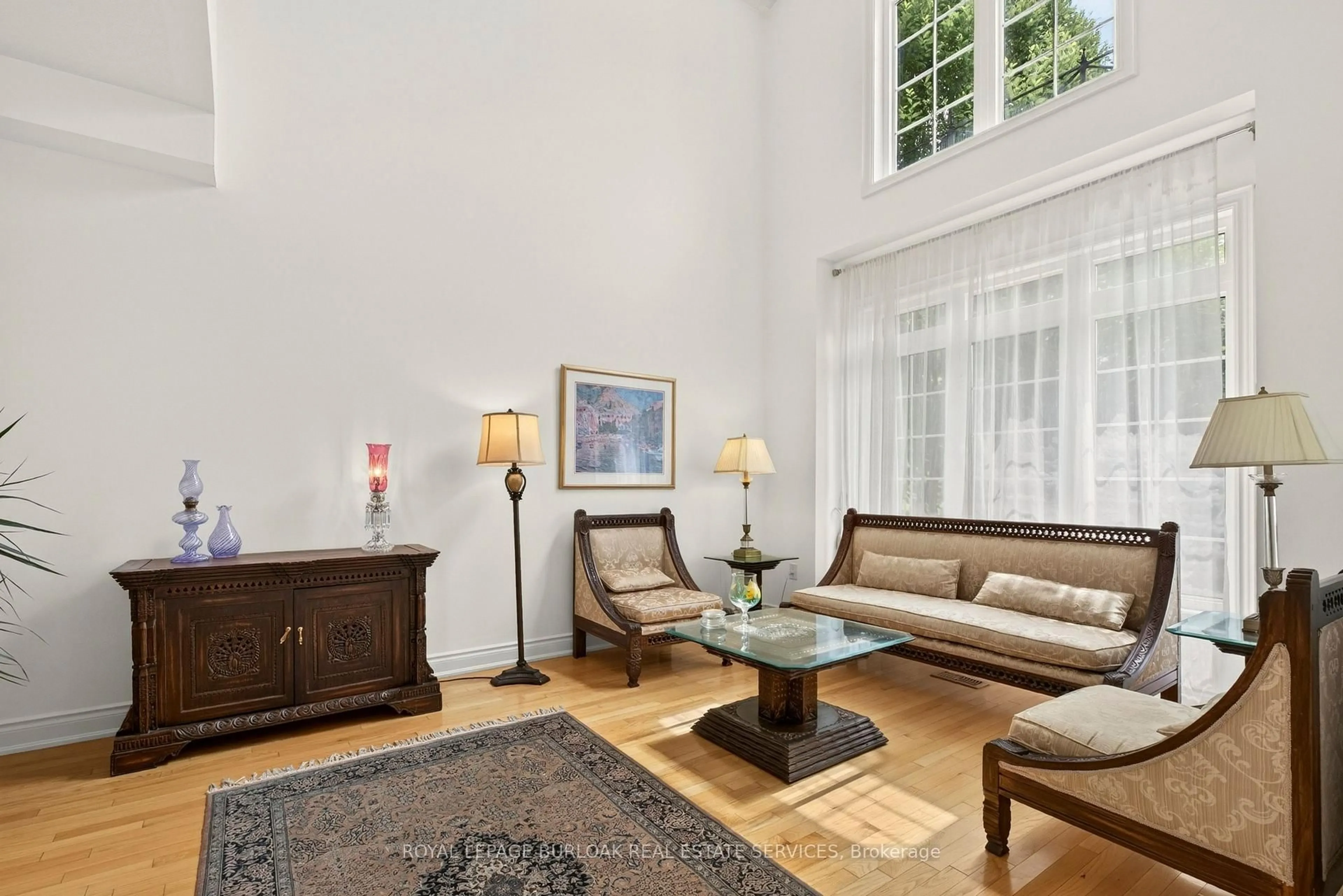 Living room with furniture, unknown for 215 Burloak Dr, Oakville Ontario L6L 6T6