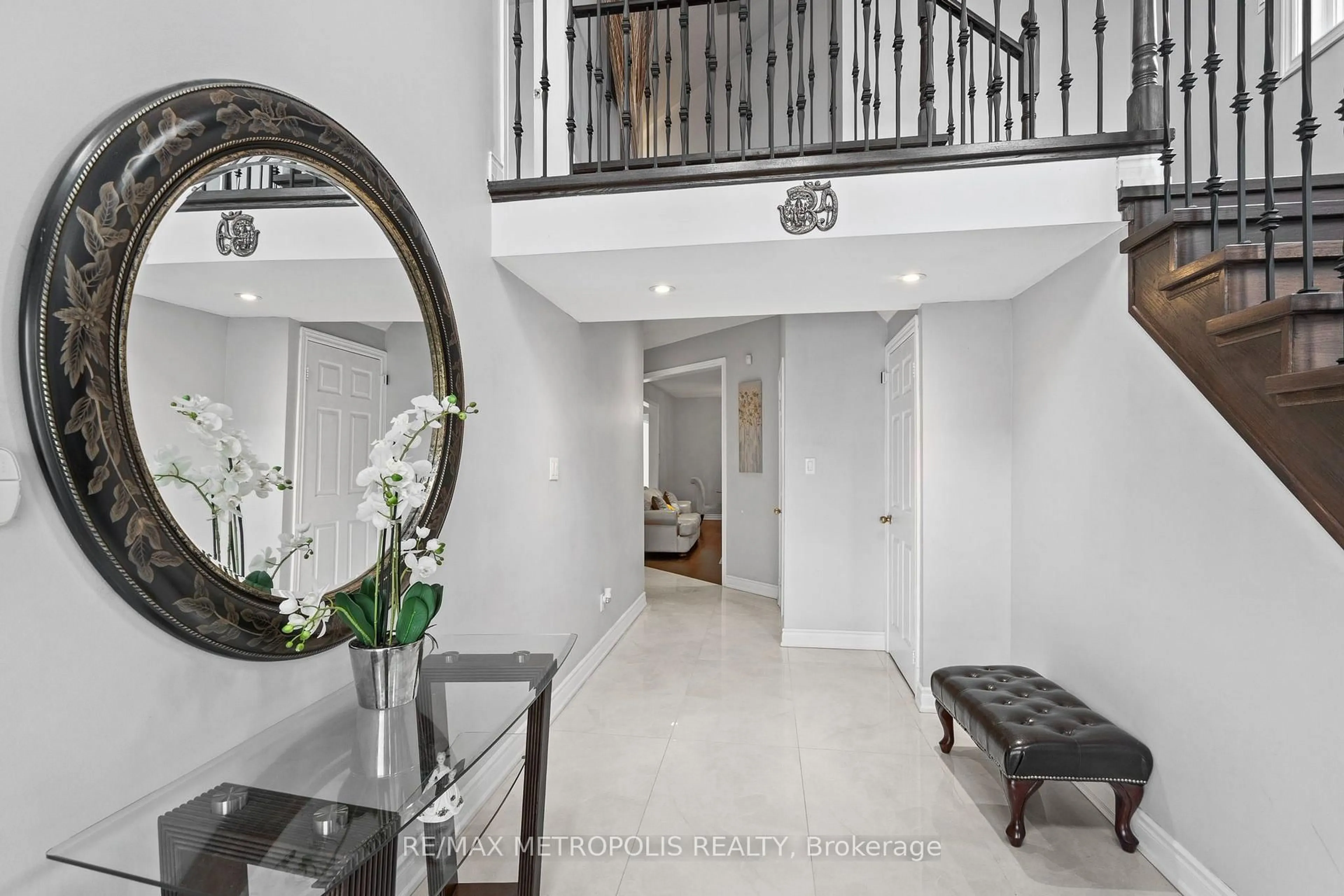 Indoor foyer for 80 Ryegrass Cres, Brampton Ontario L7A 3J9