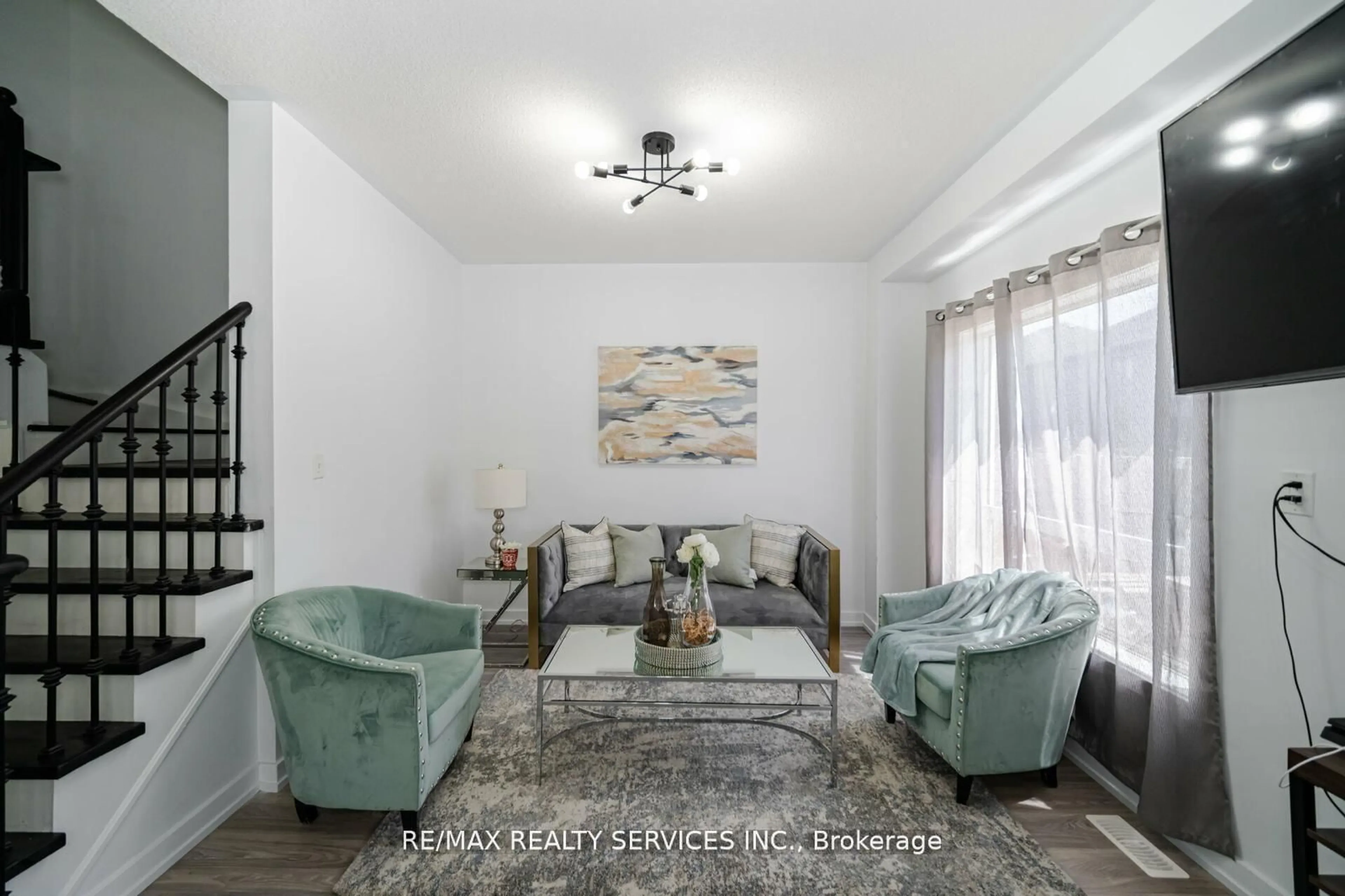 Living room with furniture, unknown for 17 Dawes Rd, Brampton Ontario L6X 0R8