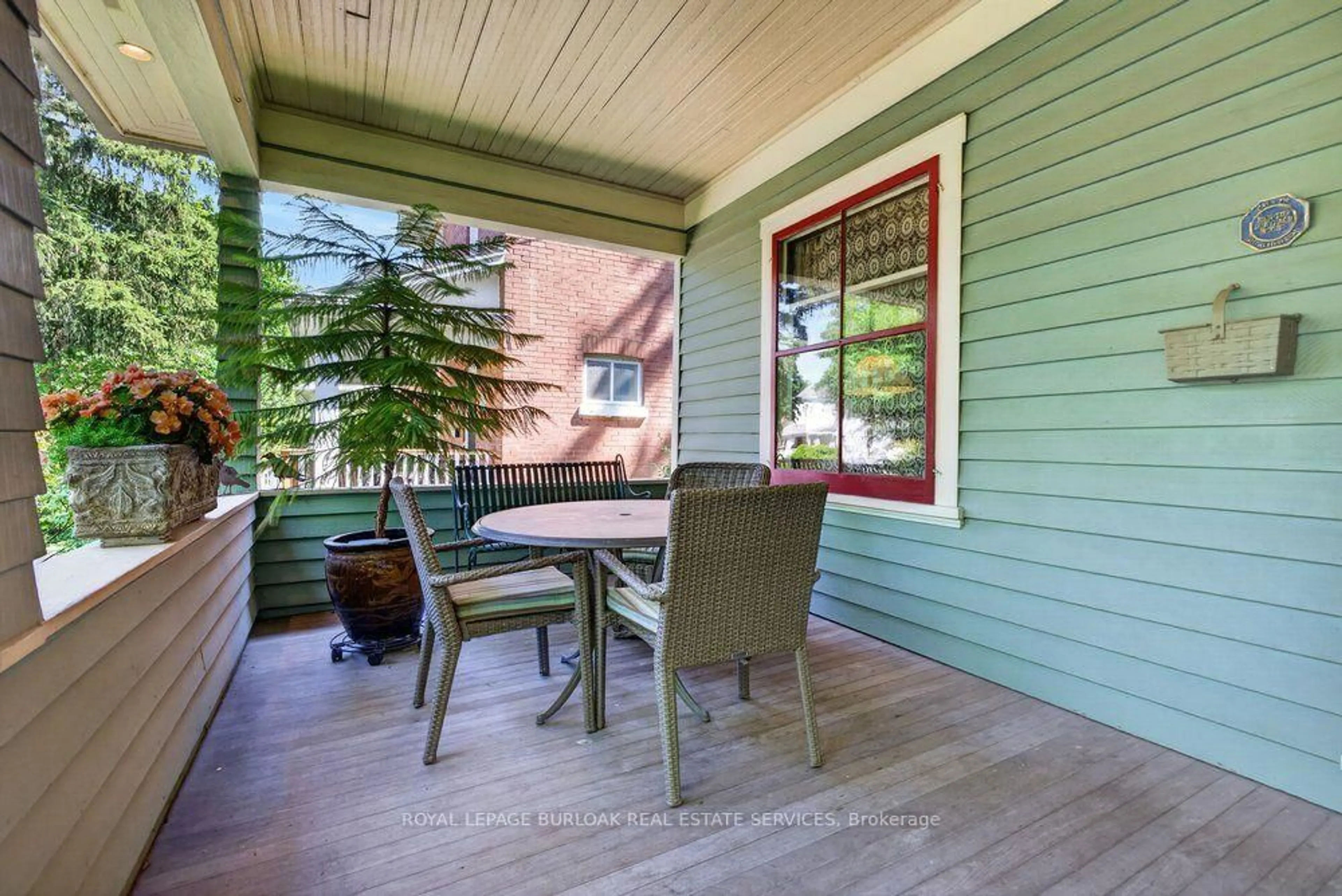 Patio, street for 526 Burlington Ave, Burlington Ontario L7S 1R8