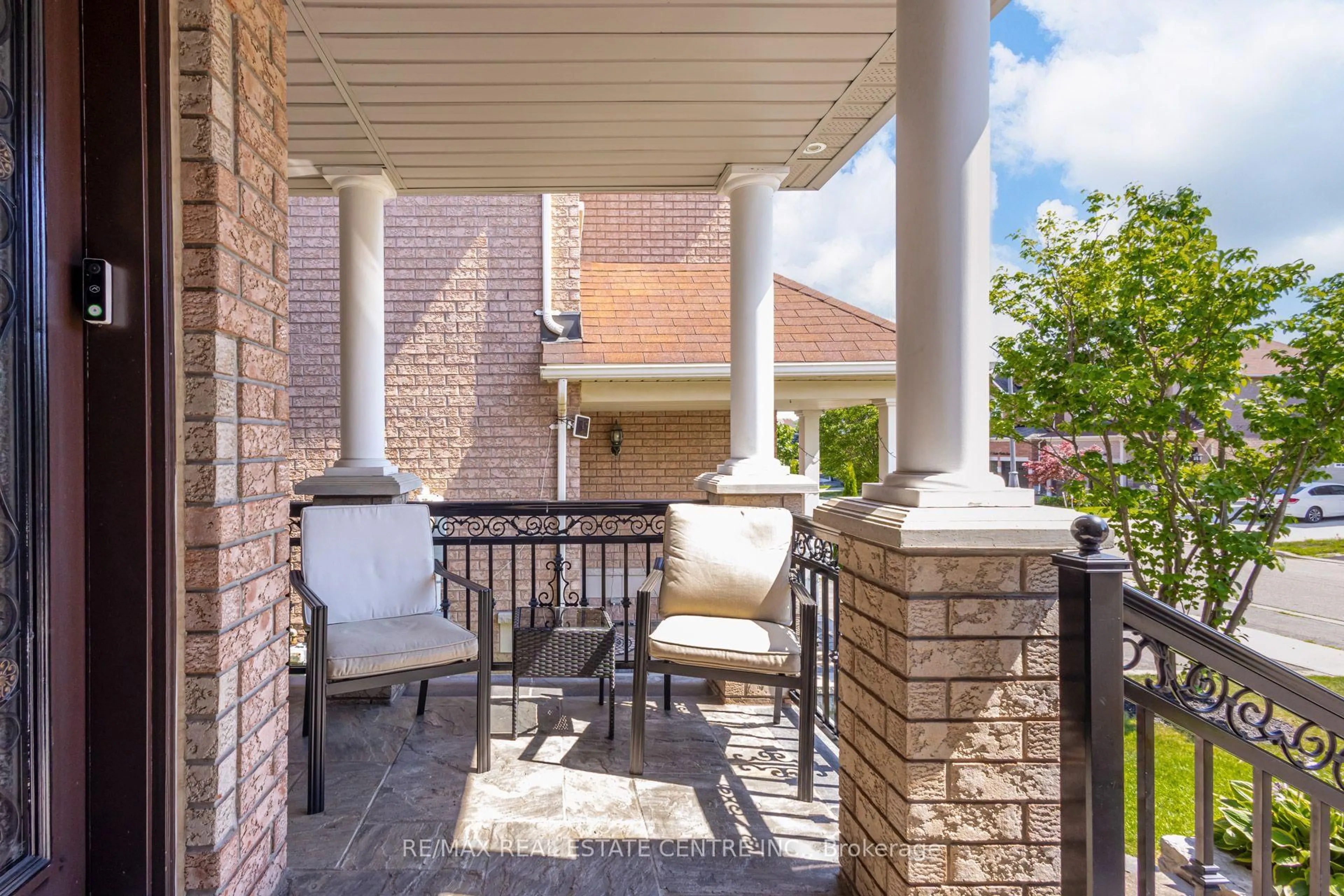 Patio, street for 5588 Doctor Peddle Cres, Mississauga Ontario L5M 0K6
