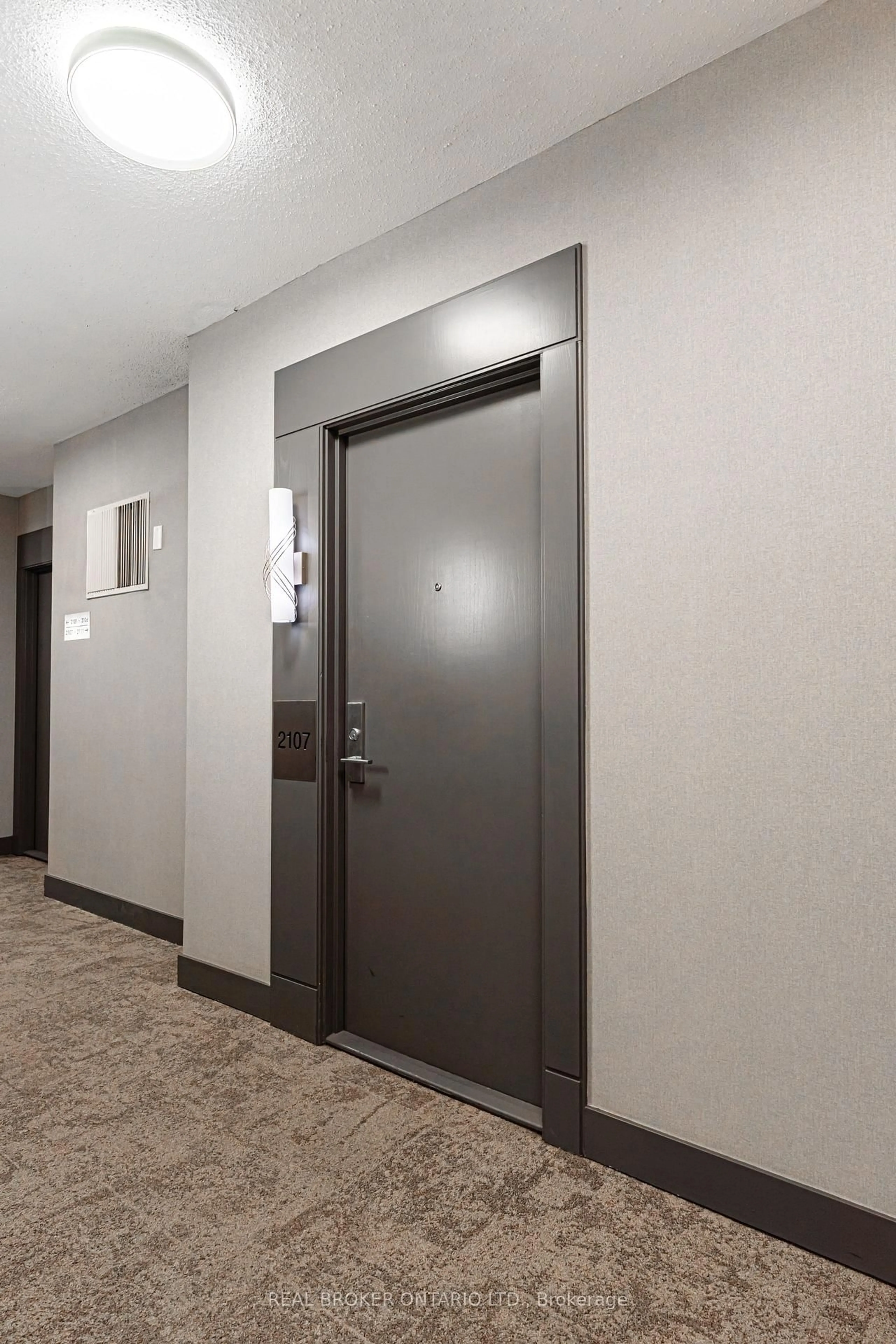 Indoor foyer for 90 Absolute Ave #2107, Mississauga Ontario L4Z 0A3