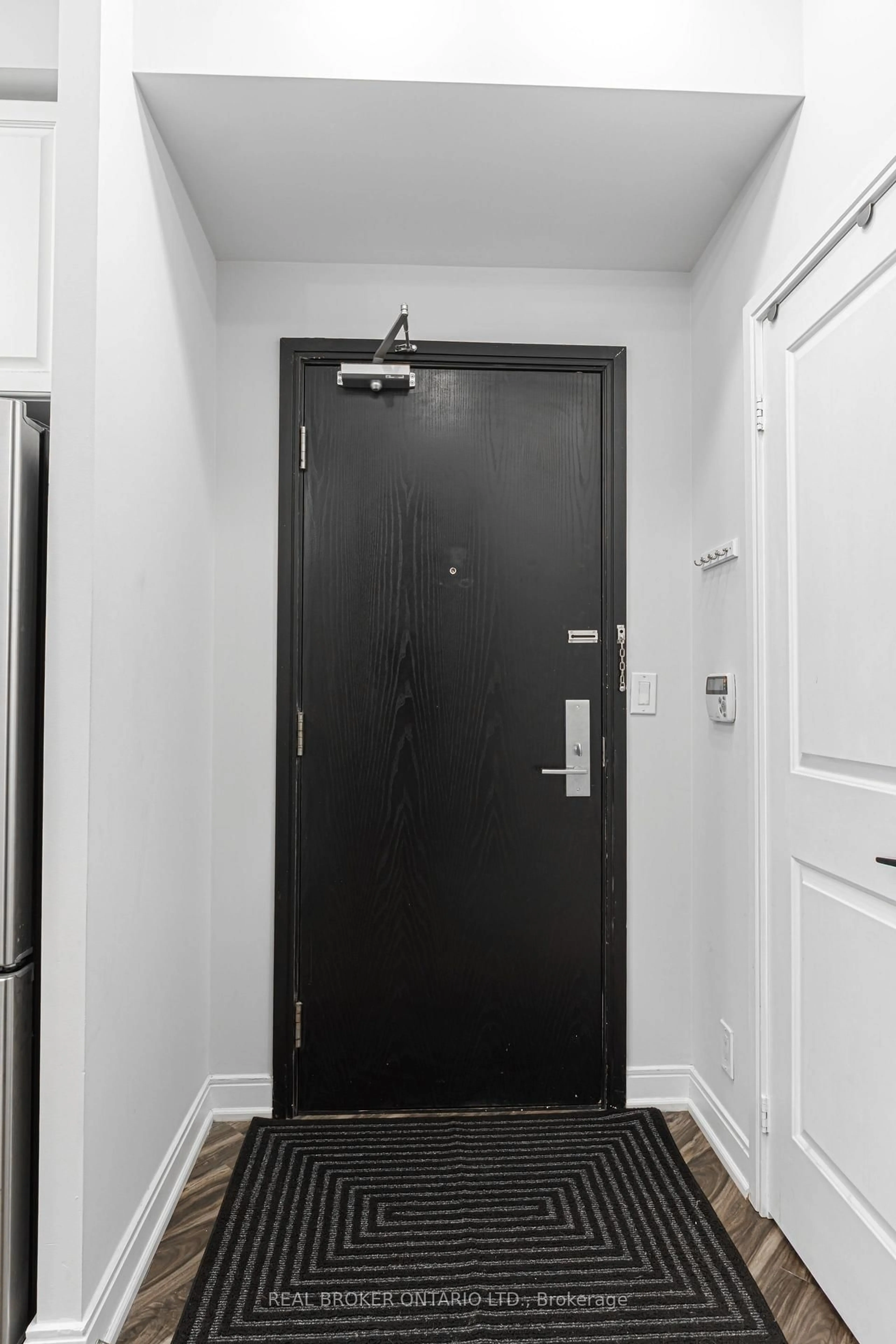 Indoor foyer for 90 Absolute Ave #2107, Mississauga Ontario L4Z 0A3