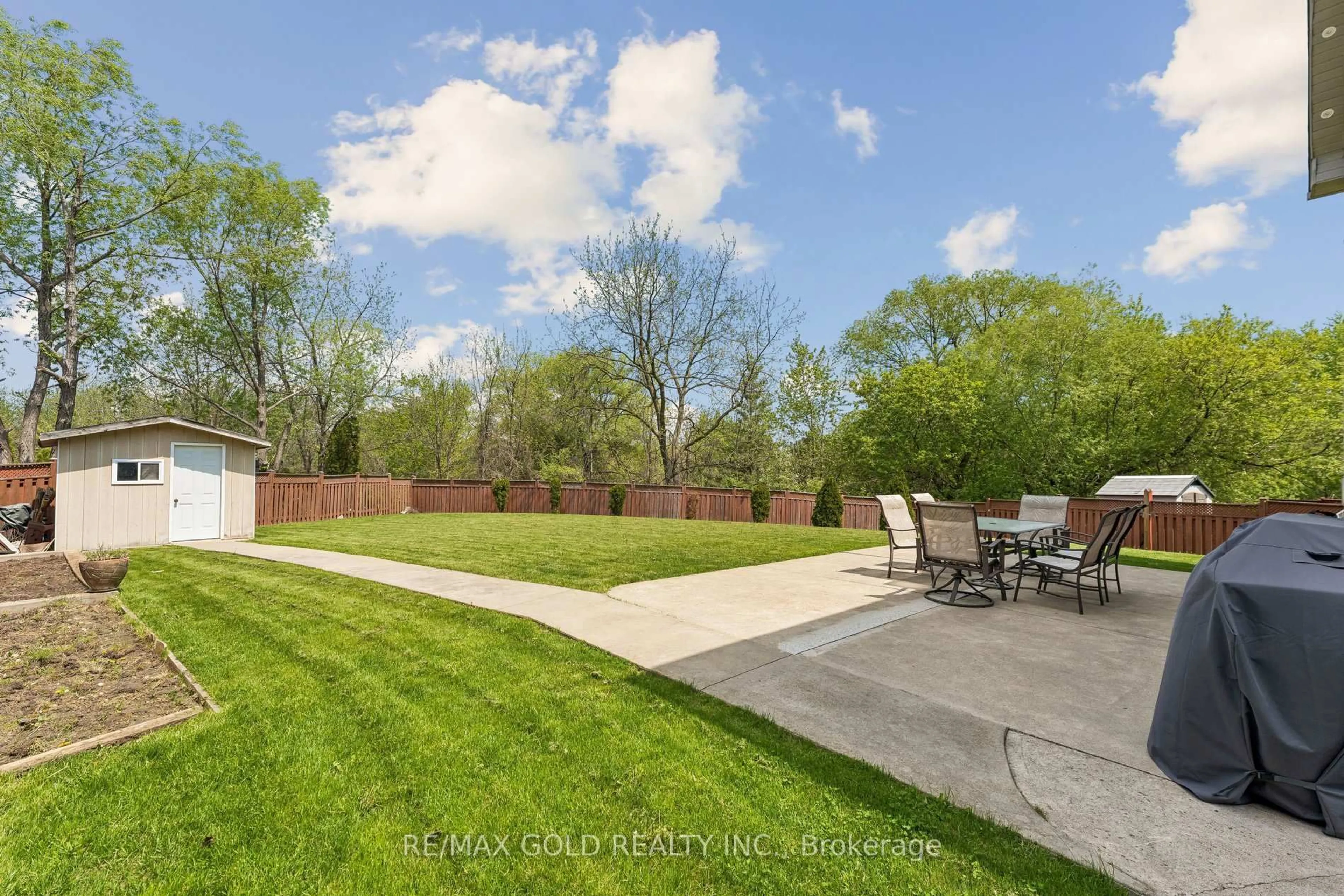 Patio, unknown for 74 Avalanche Cres, Brampton Ontario L6P 1L8