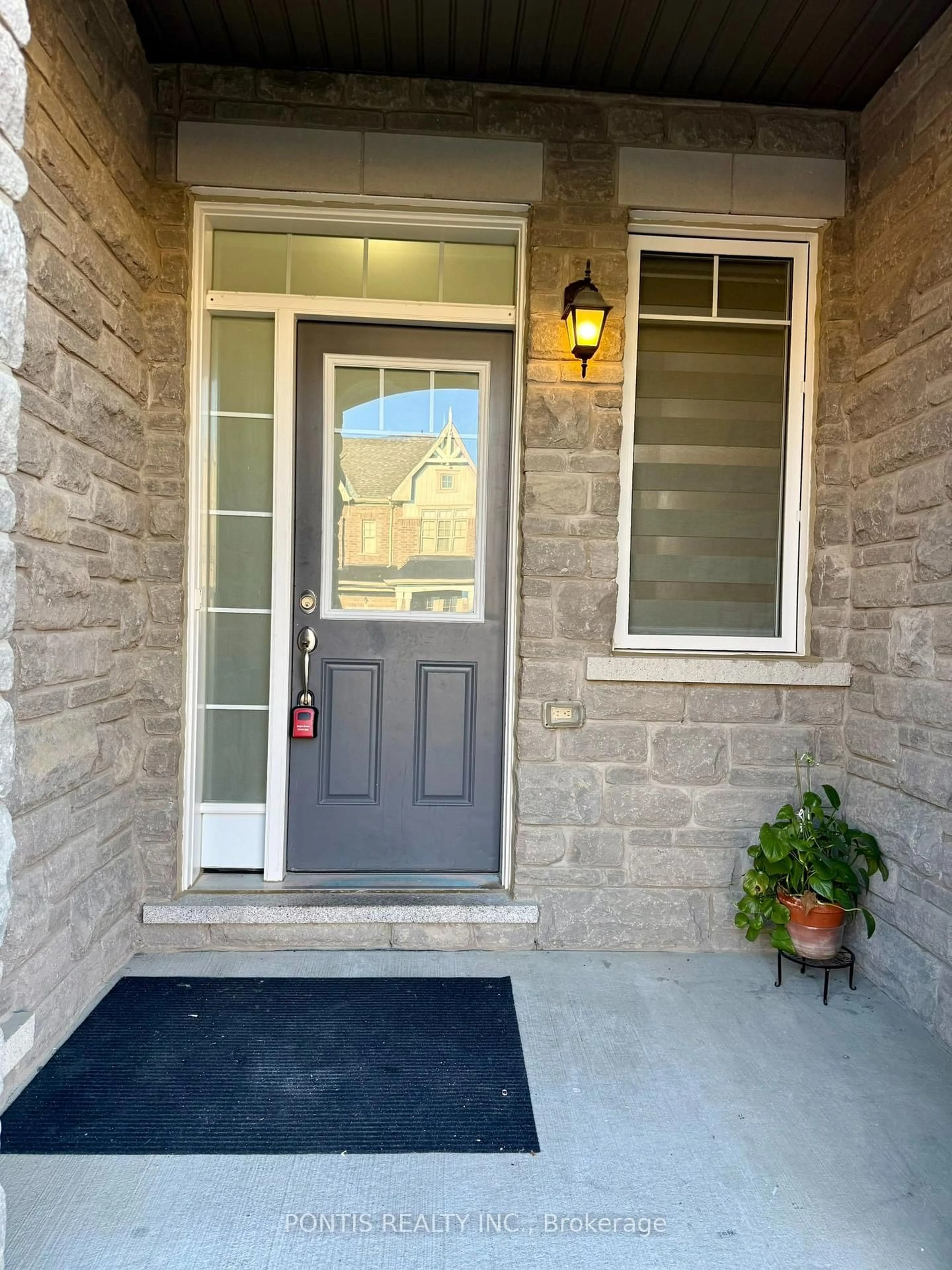 Indoor entryway for 47 Phyllis Dr, Caledon Ontario L7C 4E2